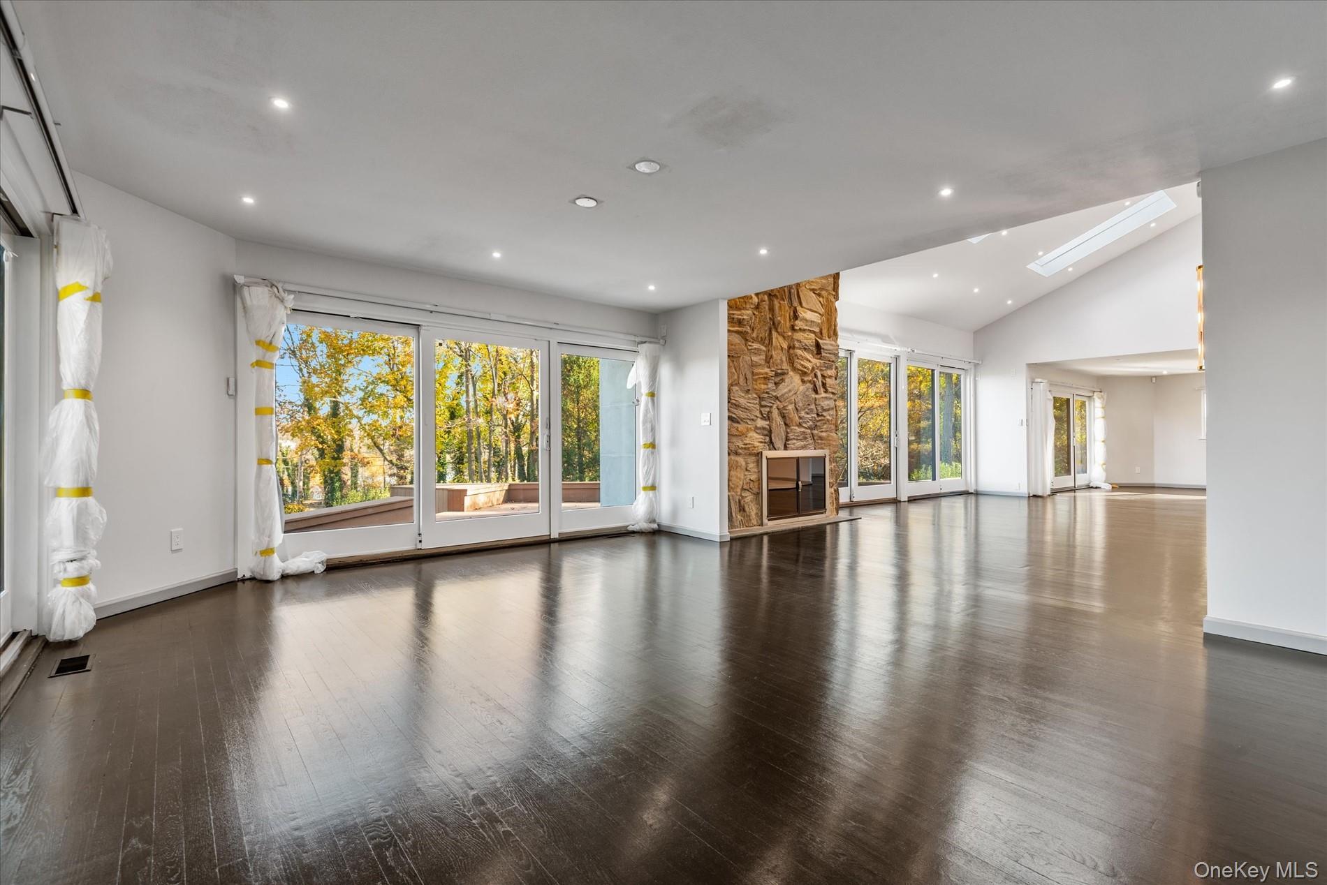 369 East Shore Road Great Neck Great Neck, NY 11024