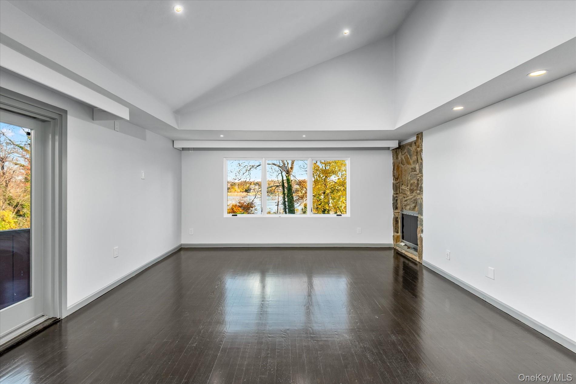 369 East Shore Road Great Neck Great Neck, NY 11024