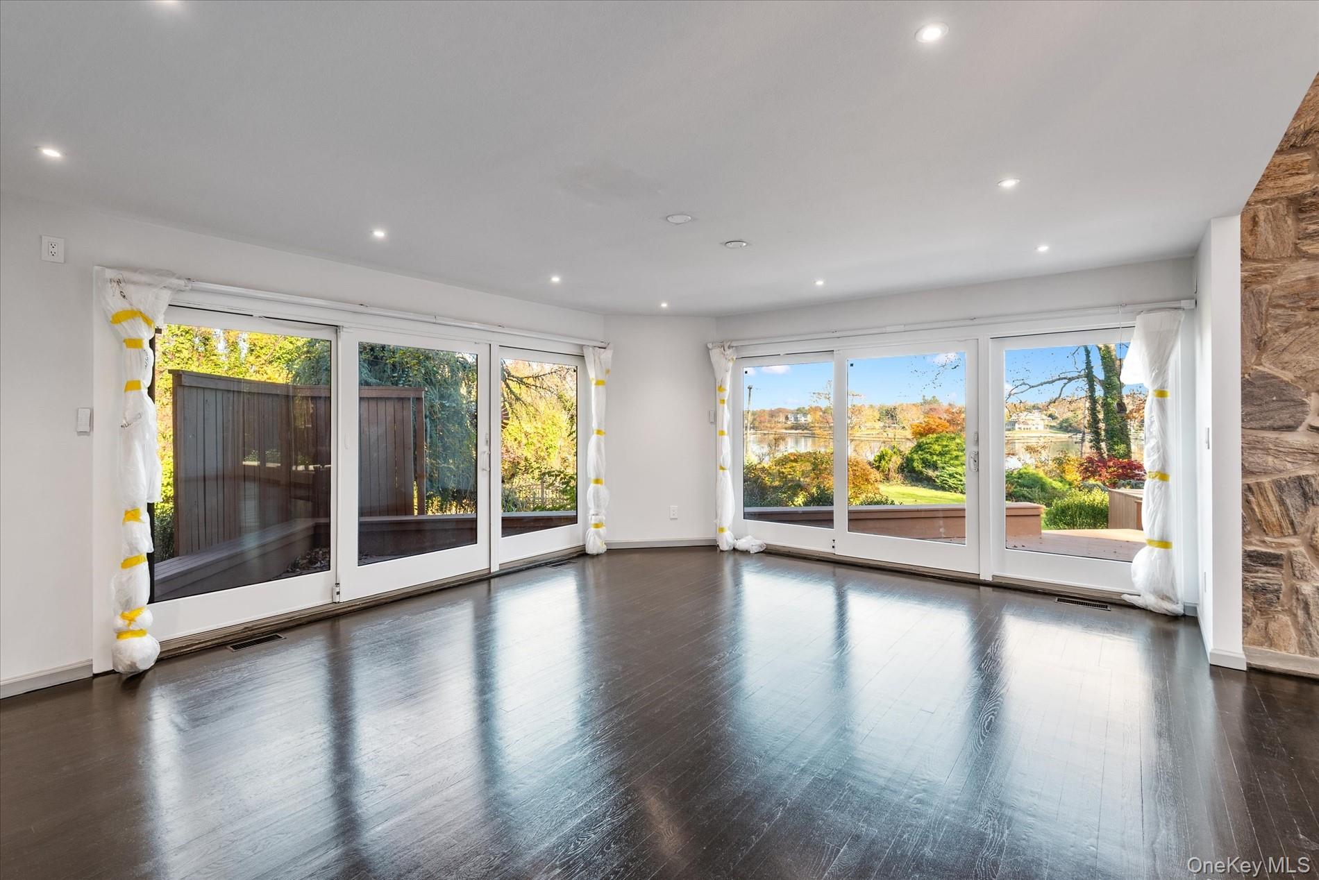 369 East Shore Road Great Neck Great Neck, NY 11024