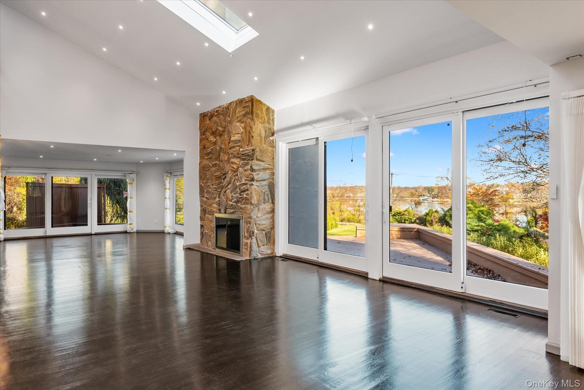 369 East Shore Road Great Neck Great Neck, NY 11024