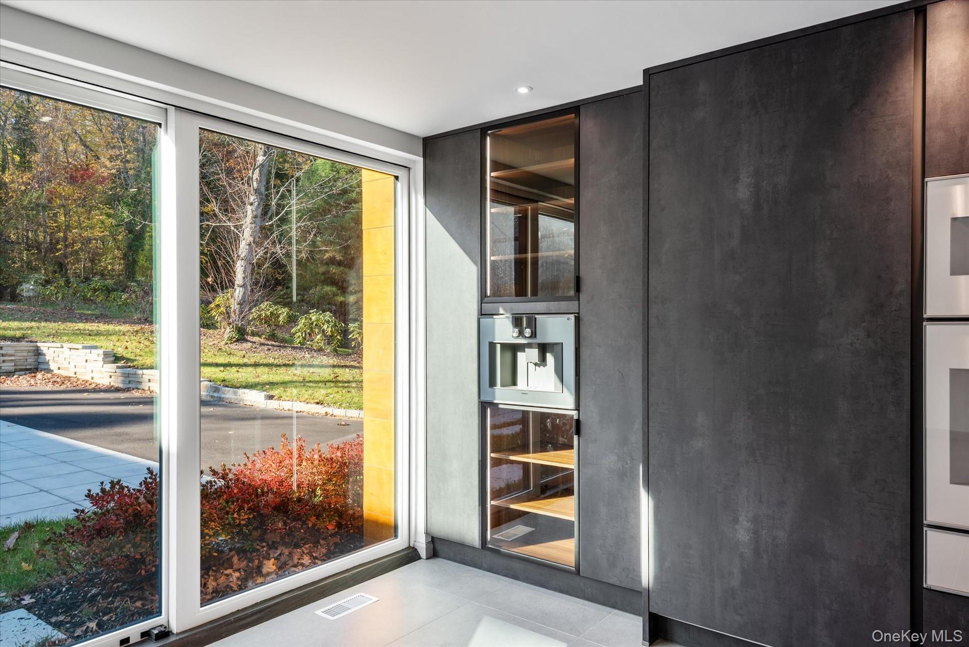 369 East Shore Road Great Neck Great Neck, NY 11024