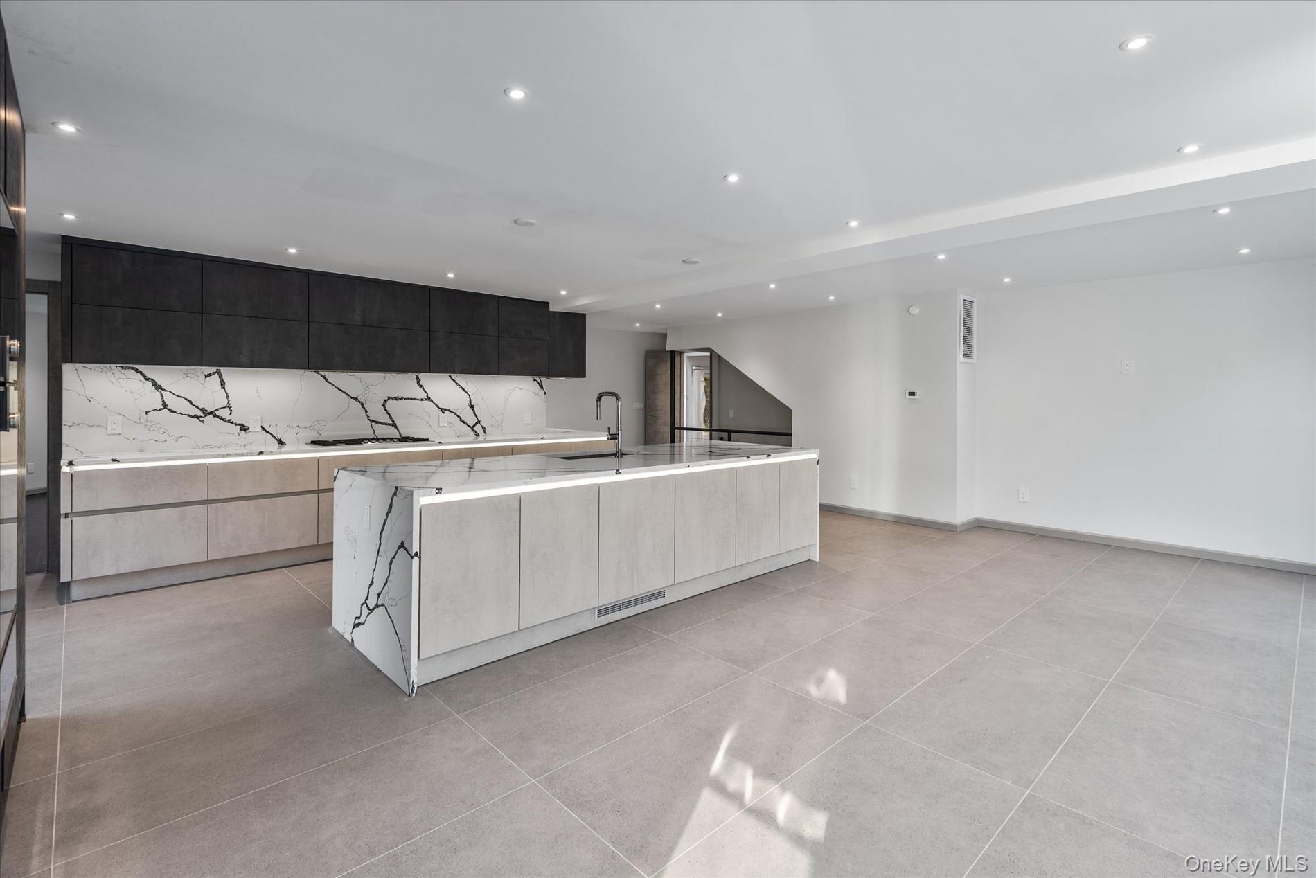 369 East Shore Road Great Neck Great Neck, NY 11024