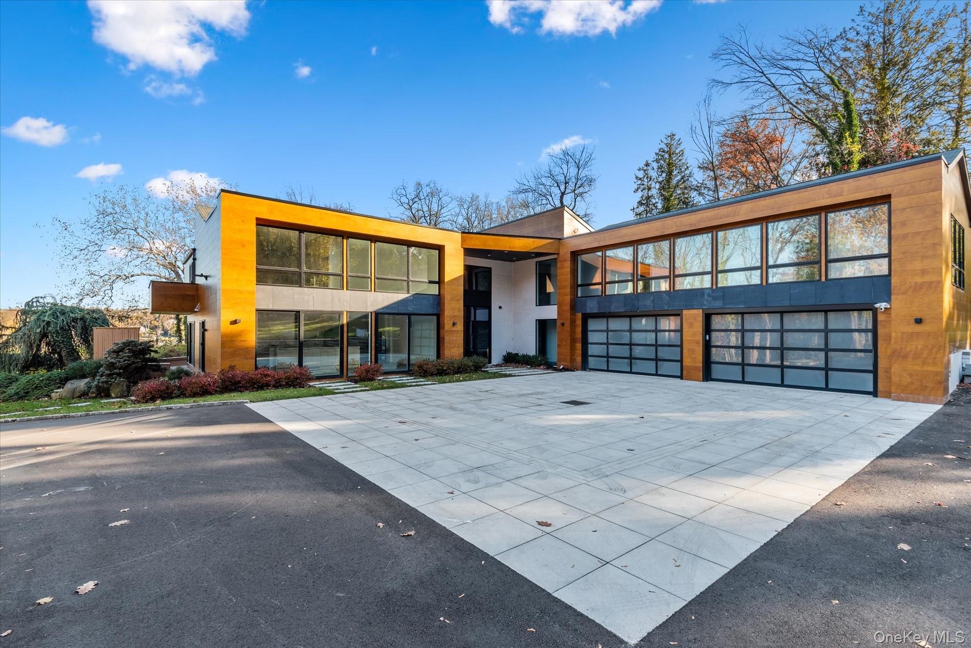 369 East Shore Road Great Neck Great Neck, NY 11024