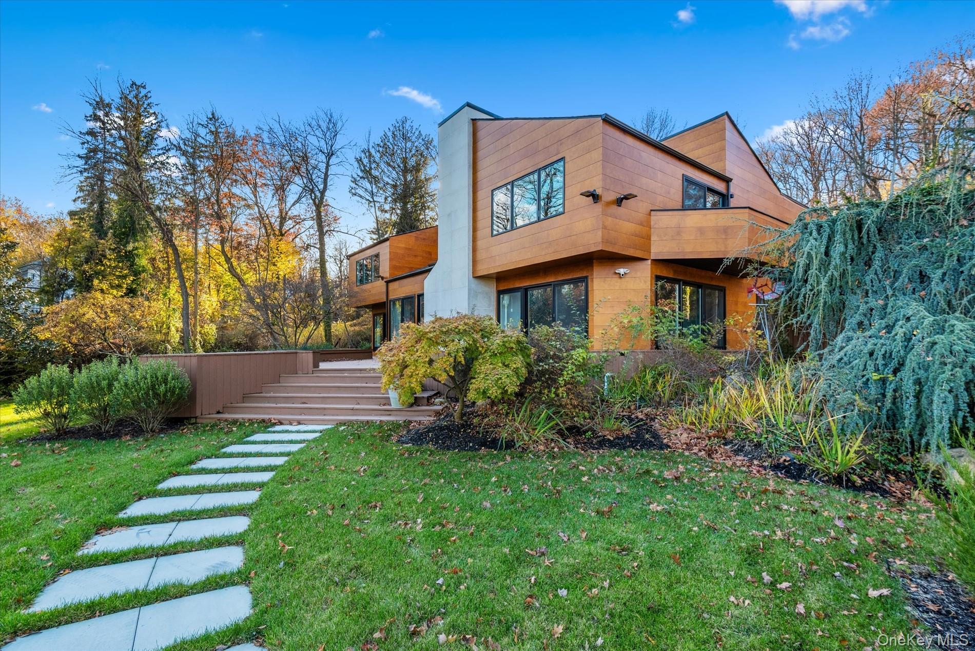 369 East Shore Road Great Neck Great Neck, NY 11024