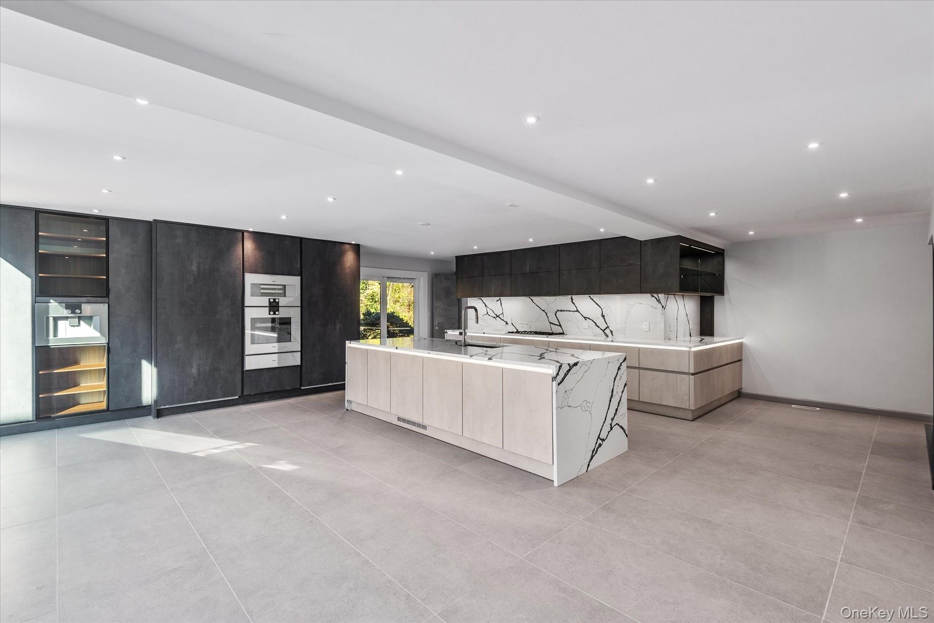 369 East Shore Road Great Neck Great Neck, NY 11024