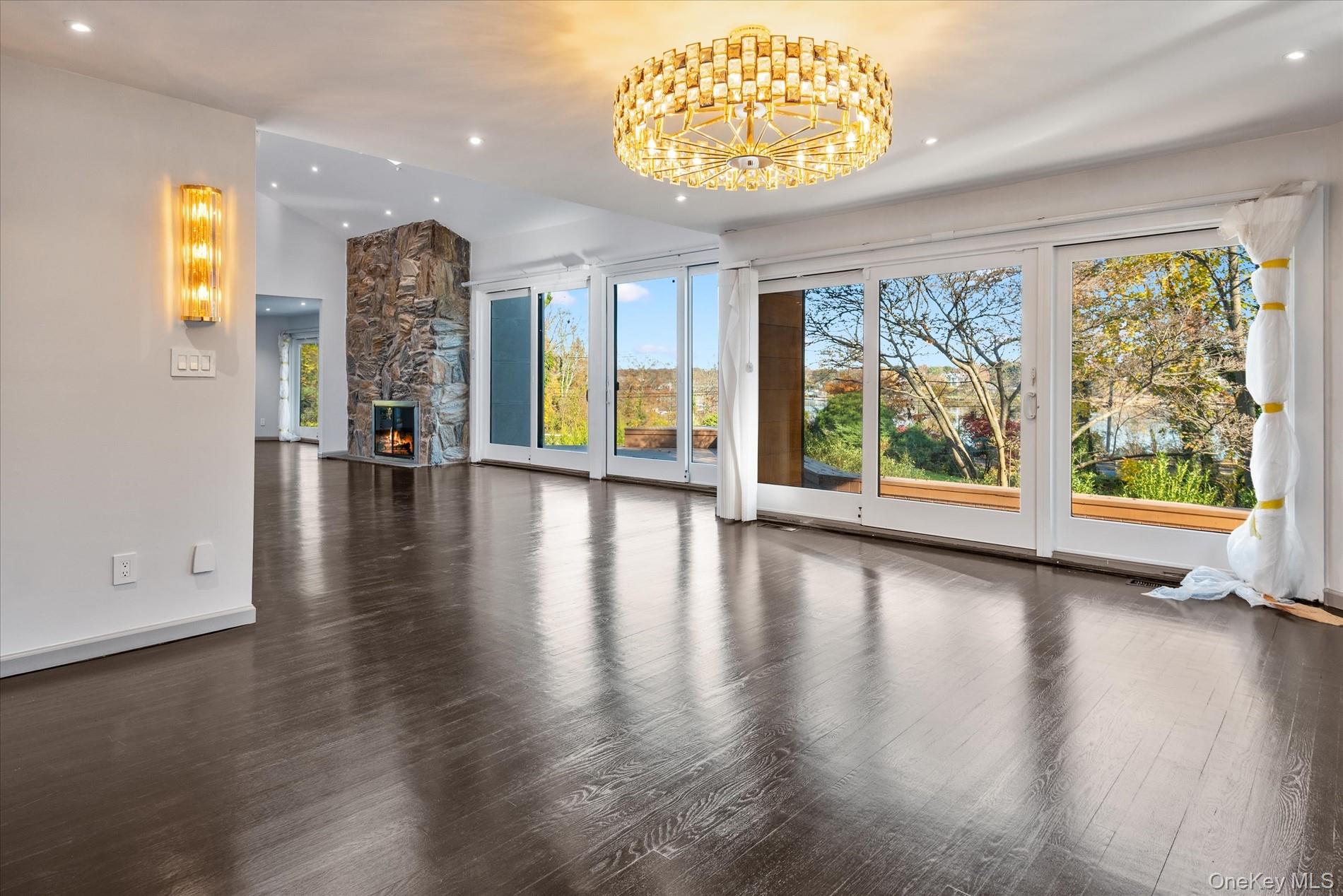 369 East Shore Road Great Neck Great Neck, NY 11024