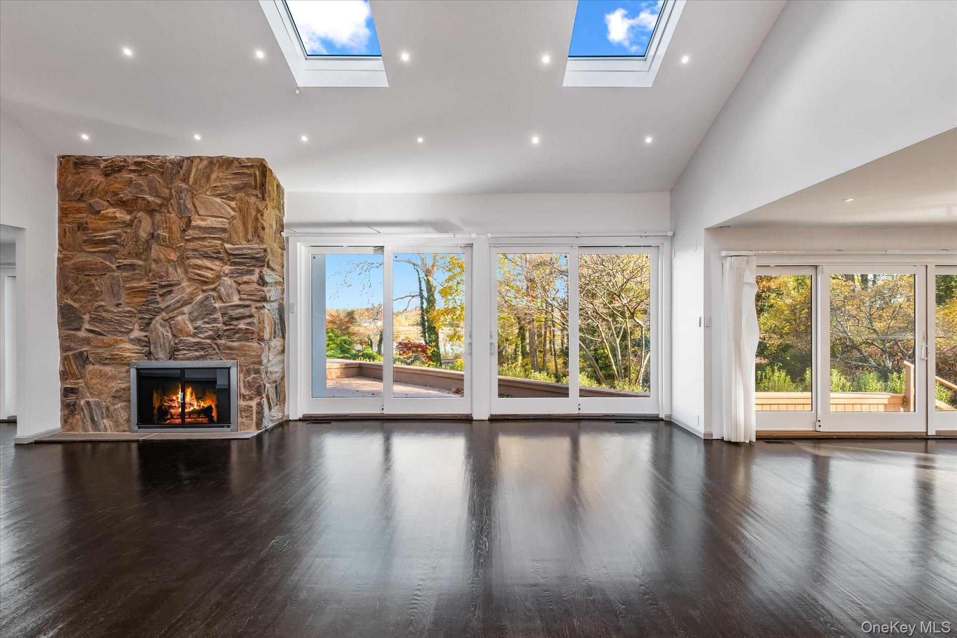 369 East Shore Road Great Neck Great Neck, NY 11024