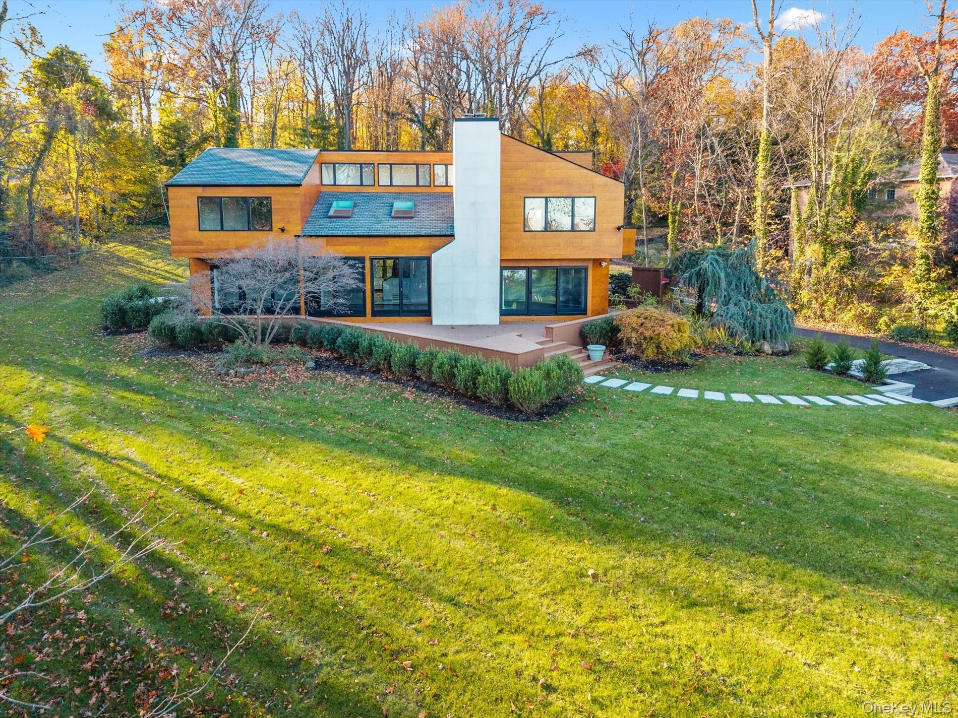 369 East Shore Road Great Neck Great Neck, NY 11024