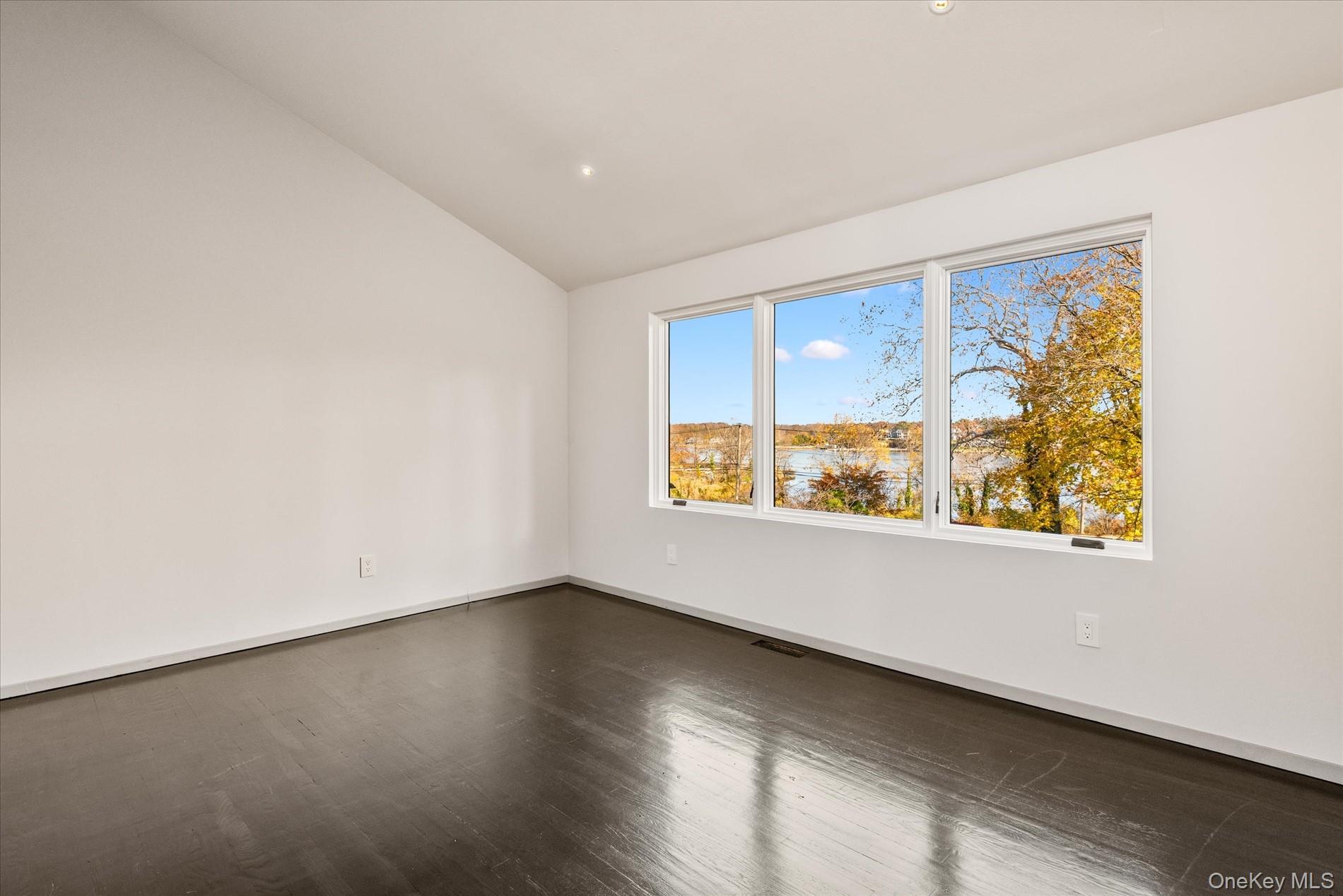 369 East Shore Road Great Neck Great Neck, NY 11024