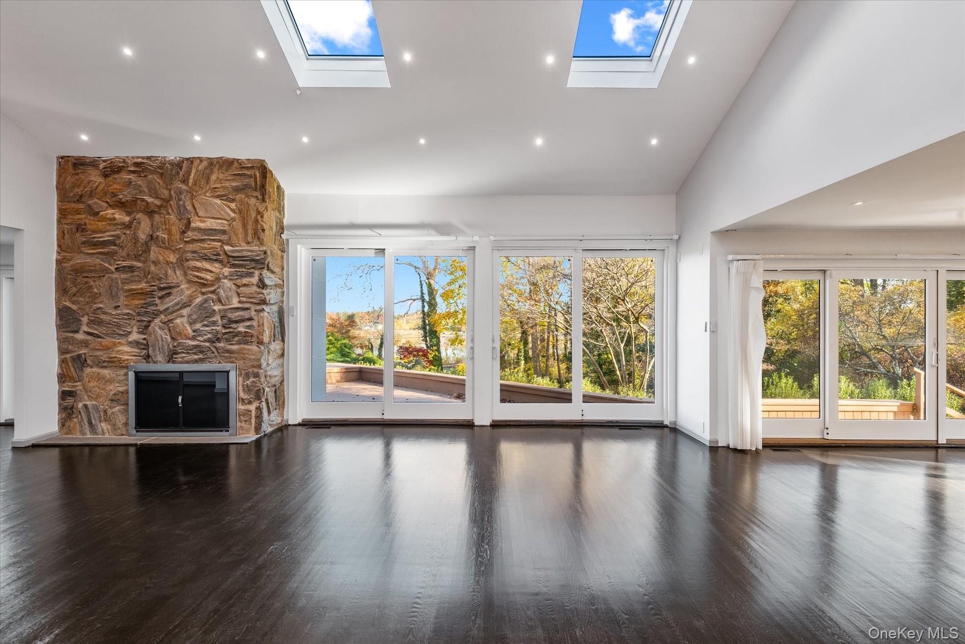 369 East Shore Road Great Neck Great Neck, NY 11024