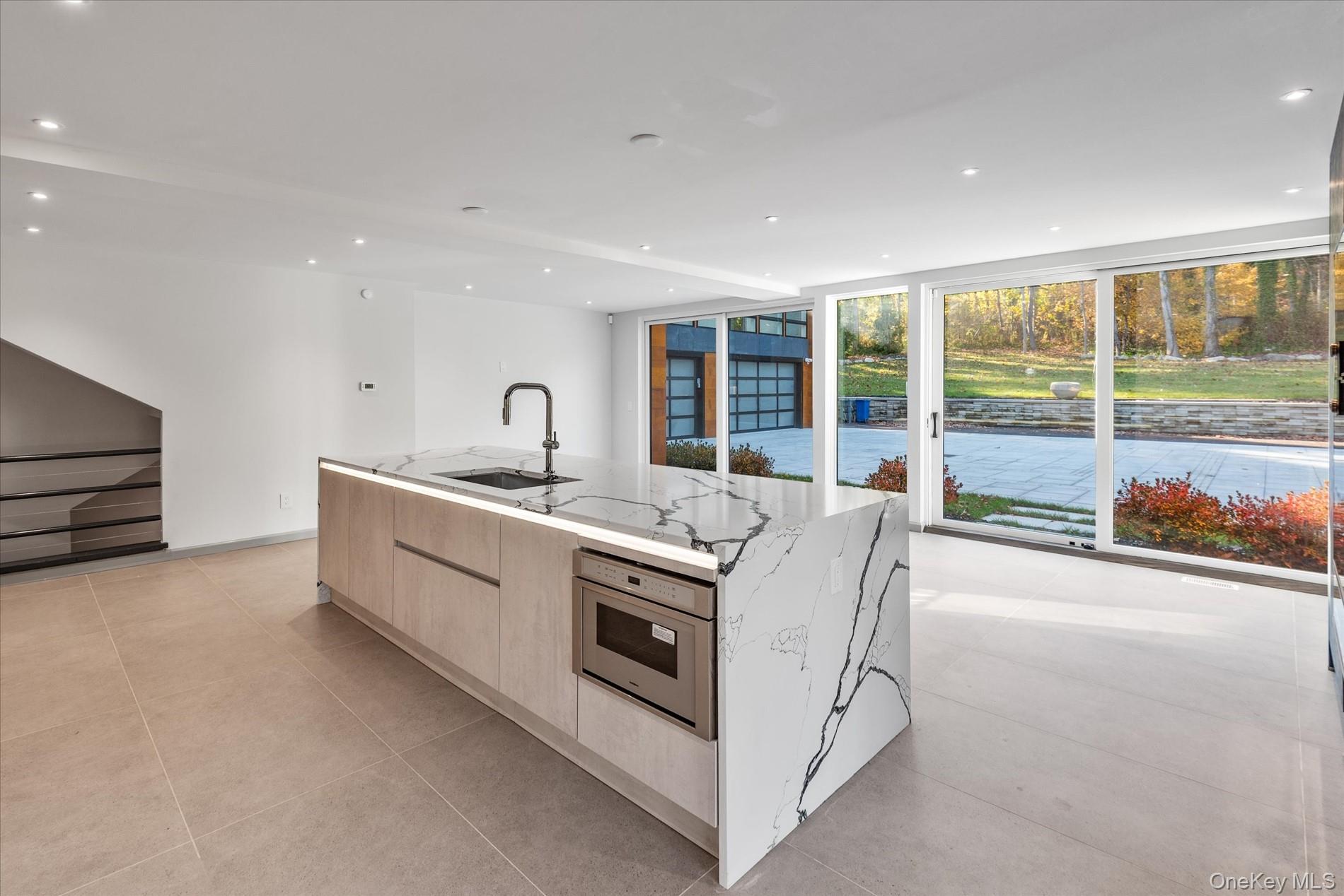 369 East Shore Road Great Neck Great Neck, NY 11024