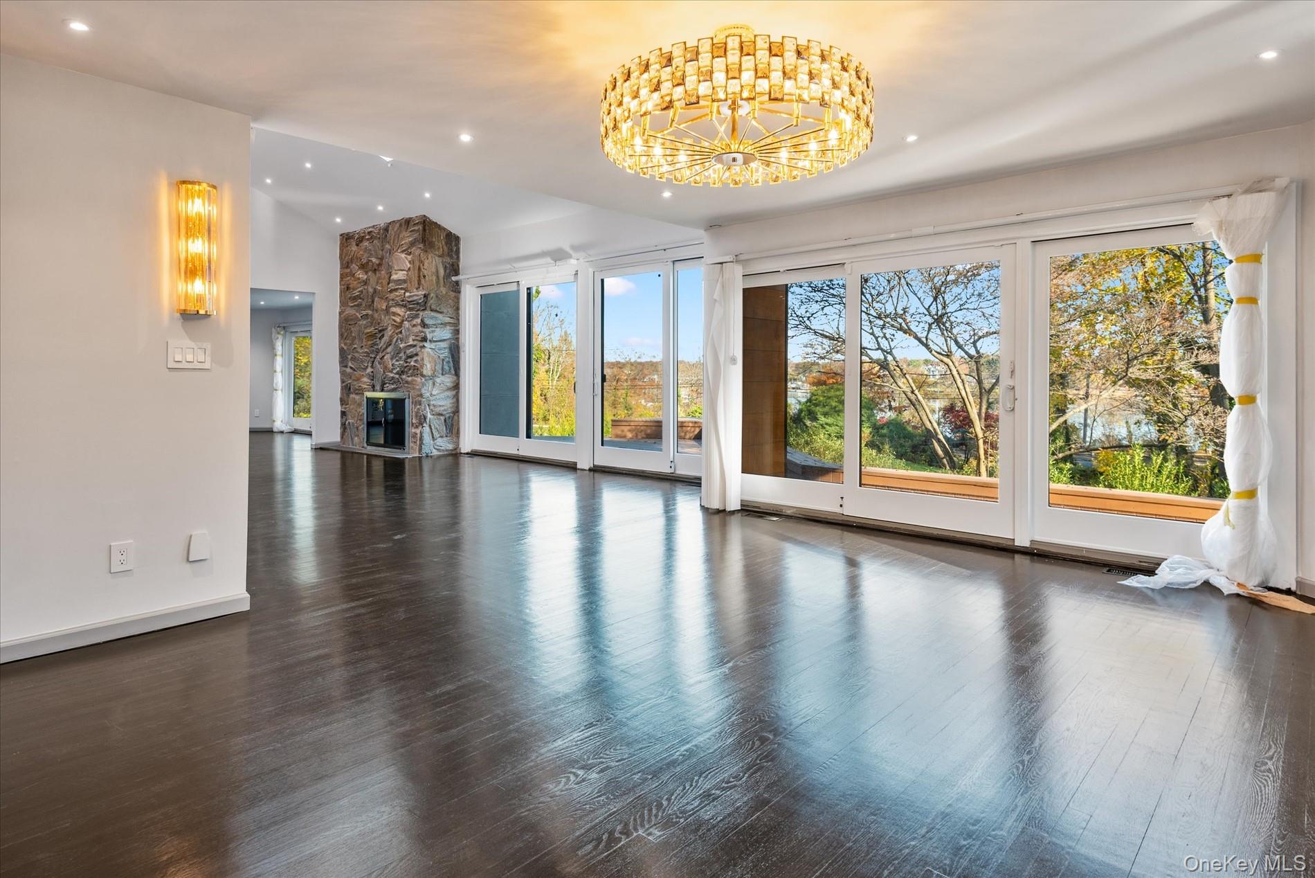 369 East Shore Road Great Neck Great Neck, NY 11024