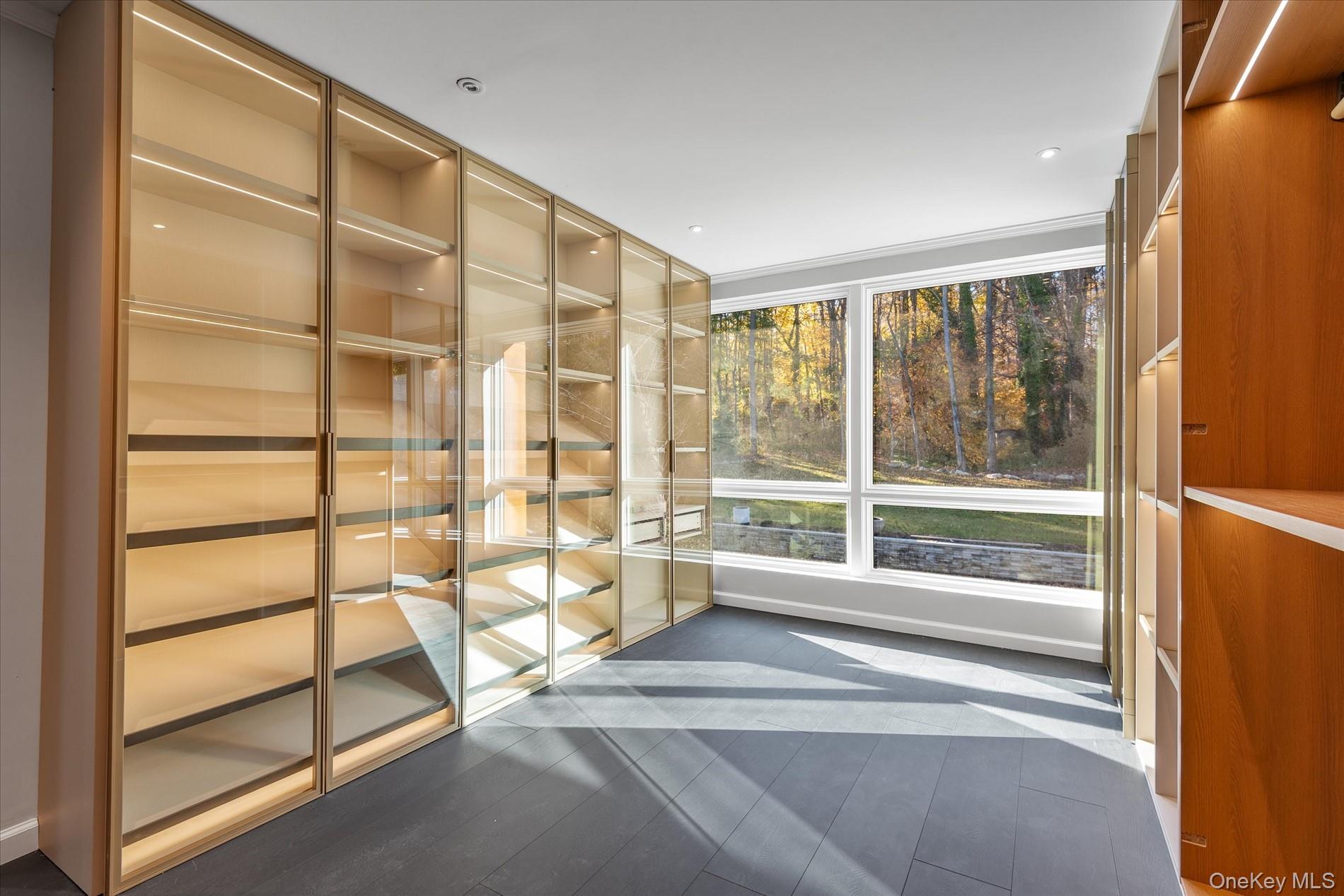 369 East Shore Road Great Neck Great Neck, NY 11024