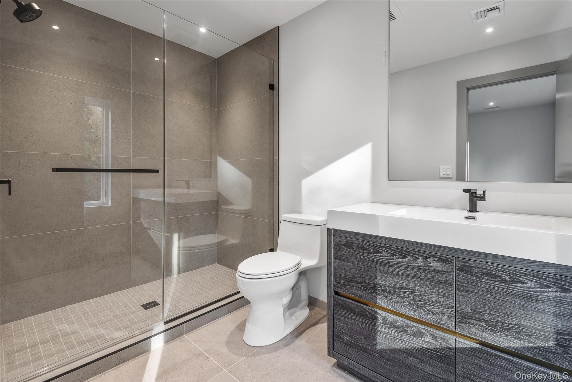 369 East Shore Road Great Neck Great Neck, NY 11024