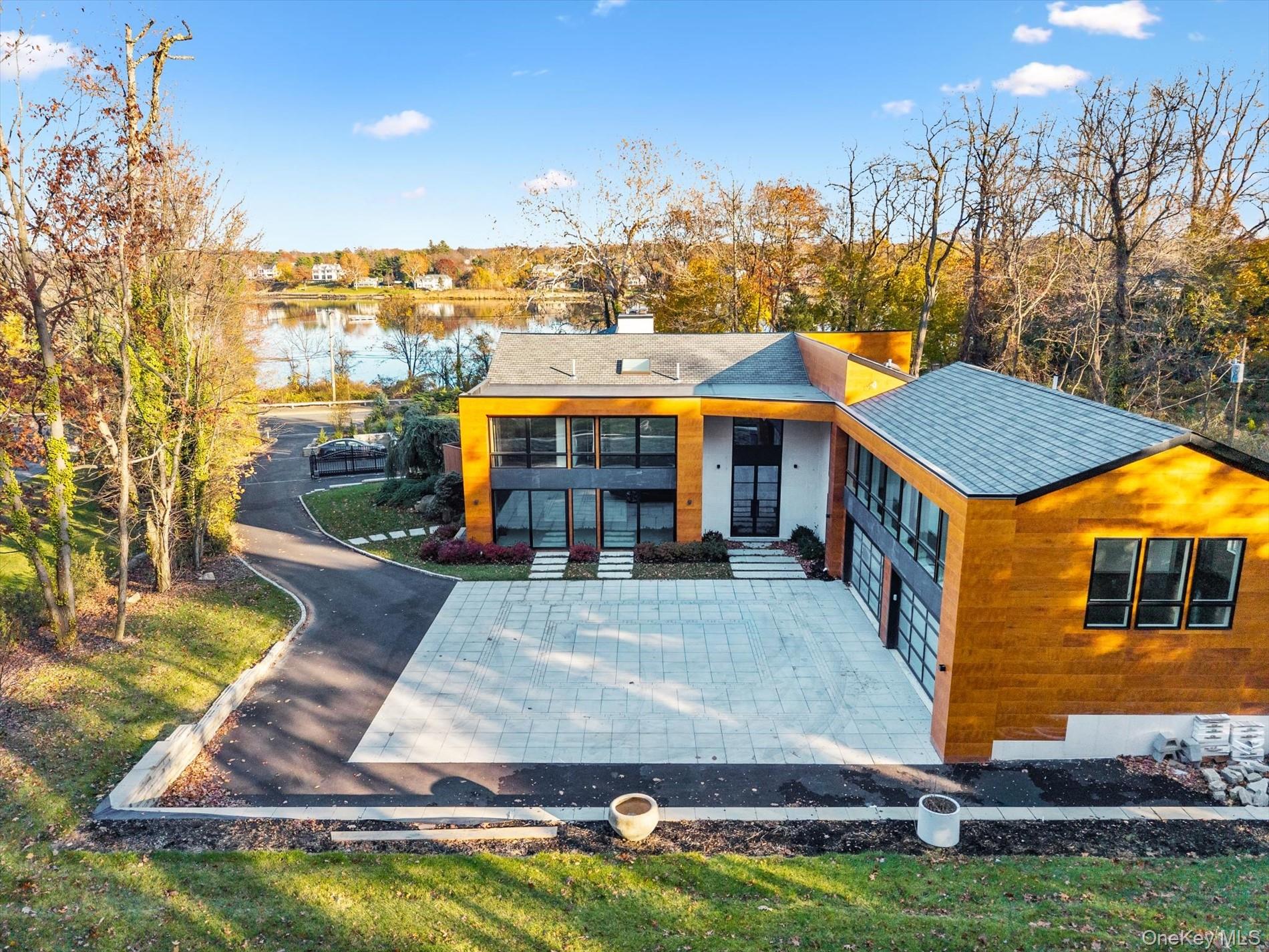 369 East Shore Road Great Neck Great Neck, NY 11024