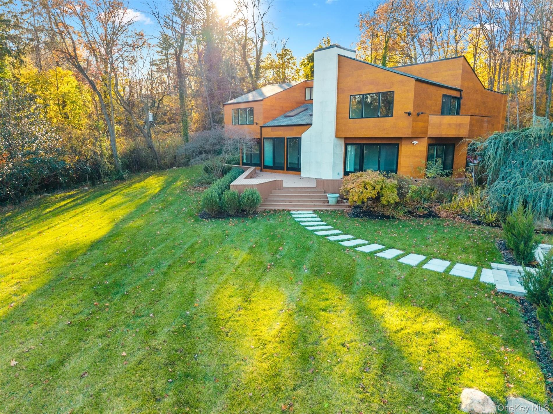 369 East Shore Road Great Neck Great Neck, NY 11024