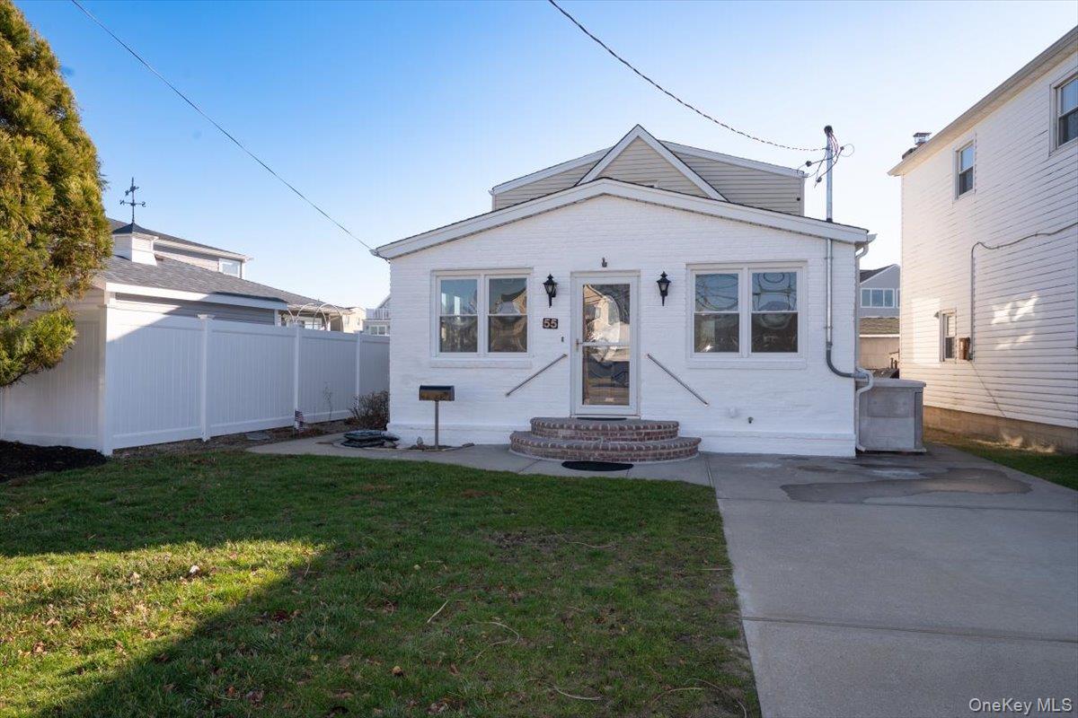 55 Alhambra Road Massapequa Massapequa, NY 11758