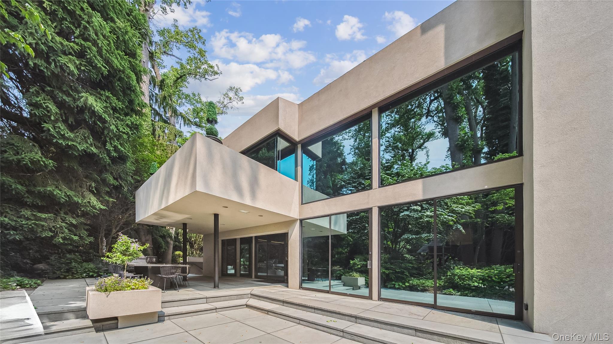 7 Folie Court Manhasset Manhasset, NY 11030