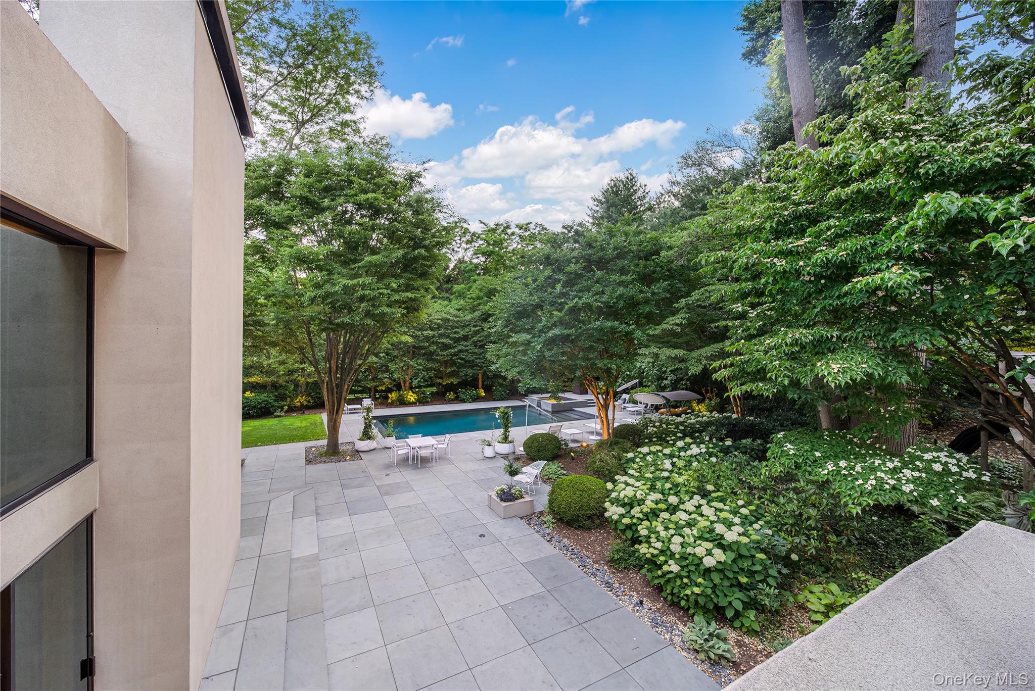 7 Folie Court Manhasset Manhasset, NY 11030