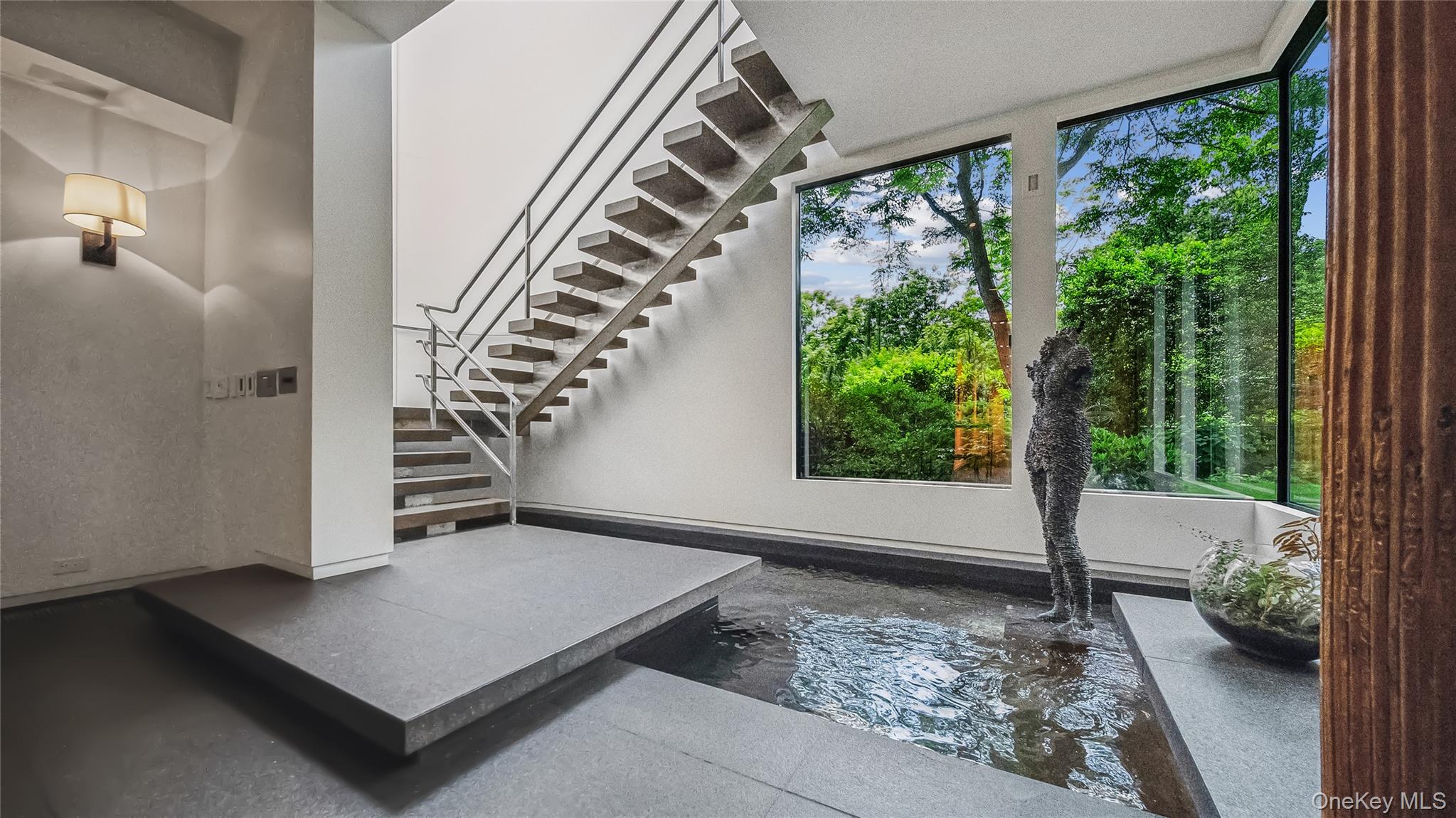 7 Folie Court Manhasset Manhasset, NY 11030