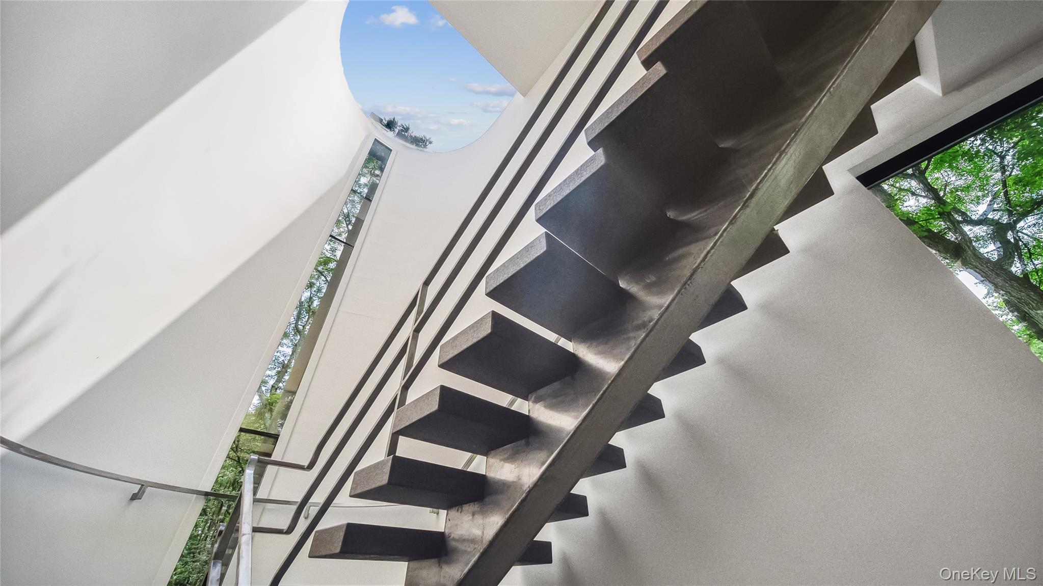 7 Folie Court Manhasset Manhasset, NY 11030