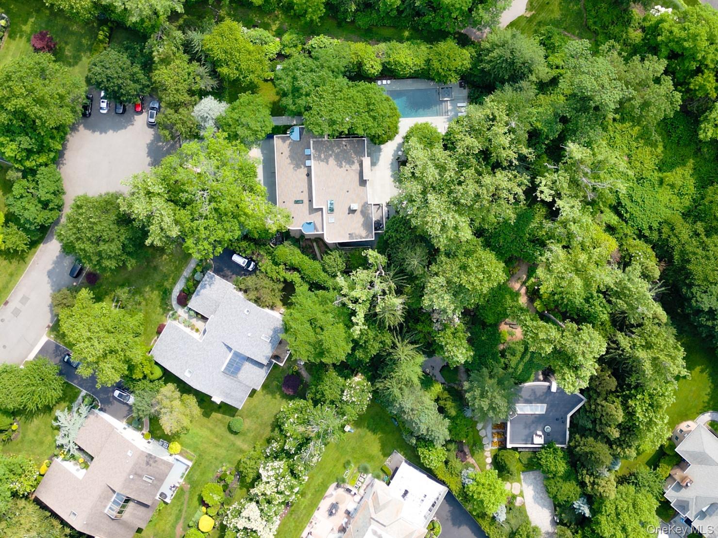 7 Folie Court Manhasset Manhasset, NY 11030