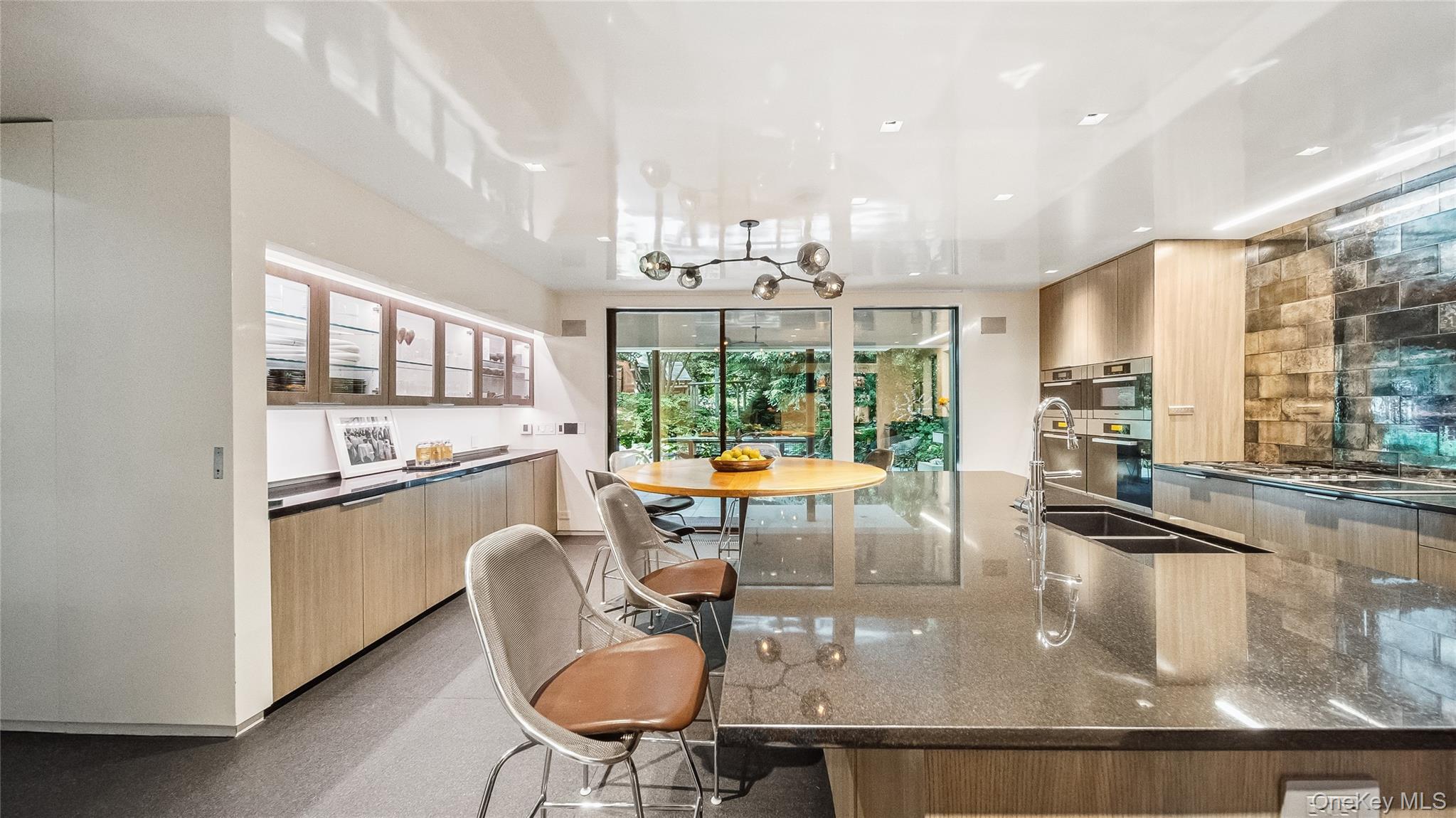 7 Folie Court Manhasset Manhasset, NY 11030