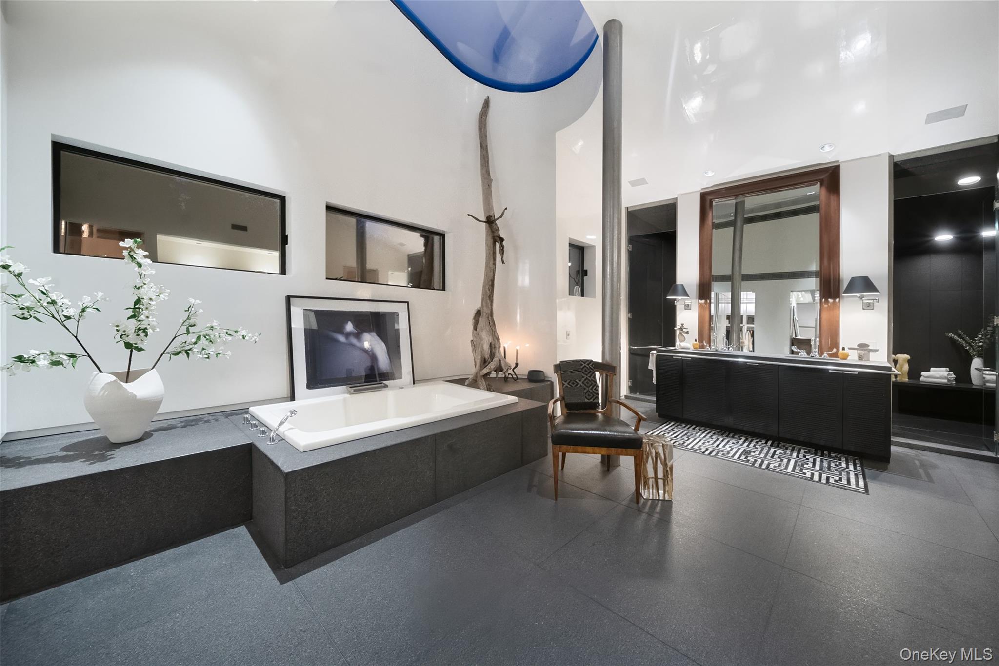 7 Folie Court Manhasset Manhasset, NY 11030