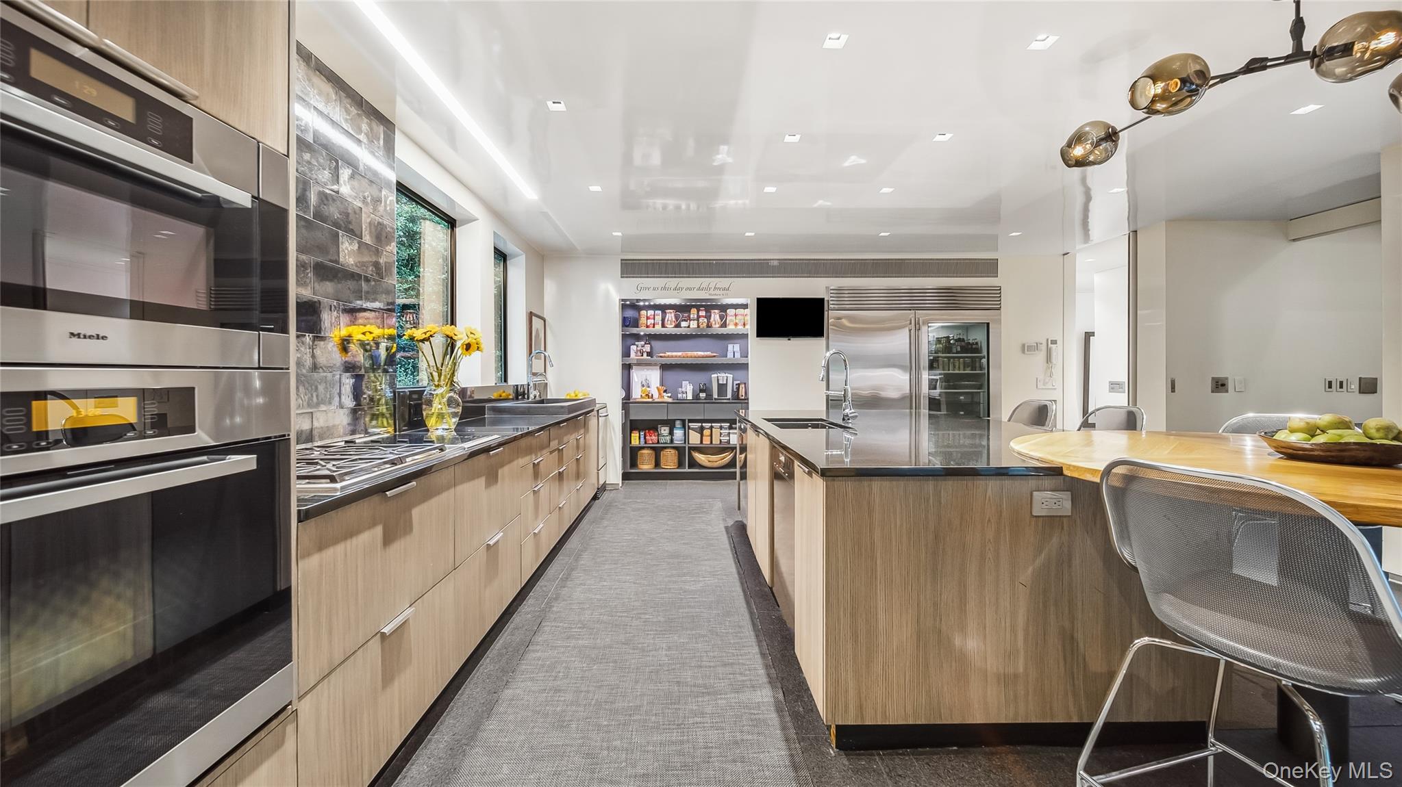 7 Folie Court Manhasset Manhasset, NY 11030