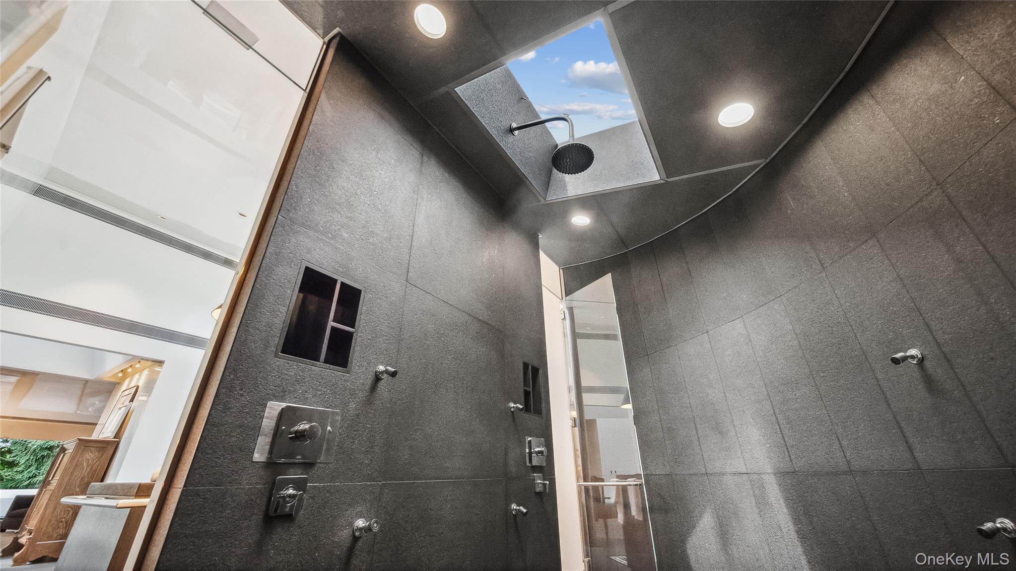 7 Folie Court Manhasset Manhasset, NY 11030