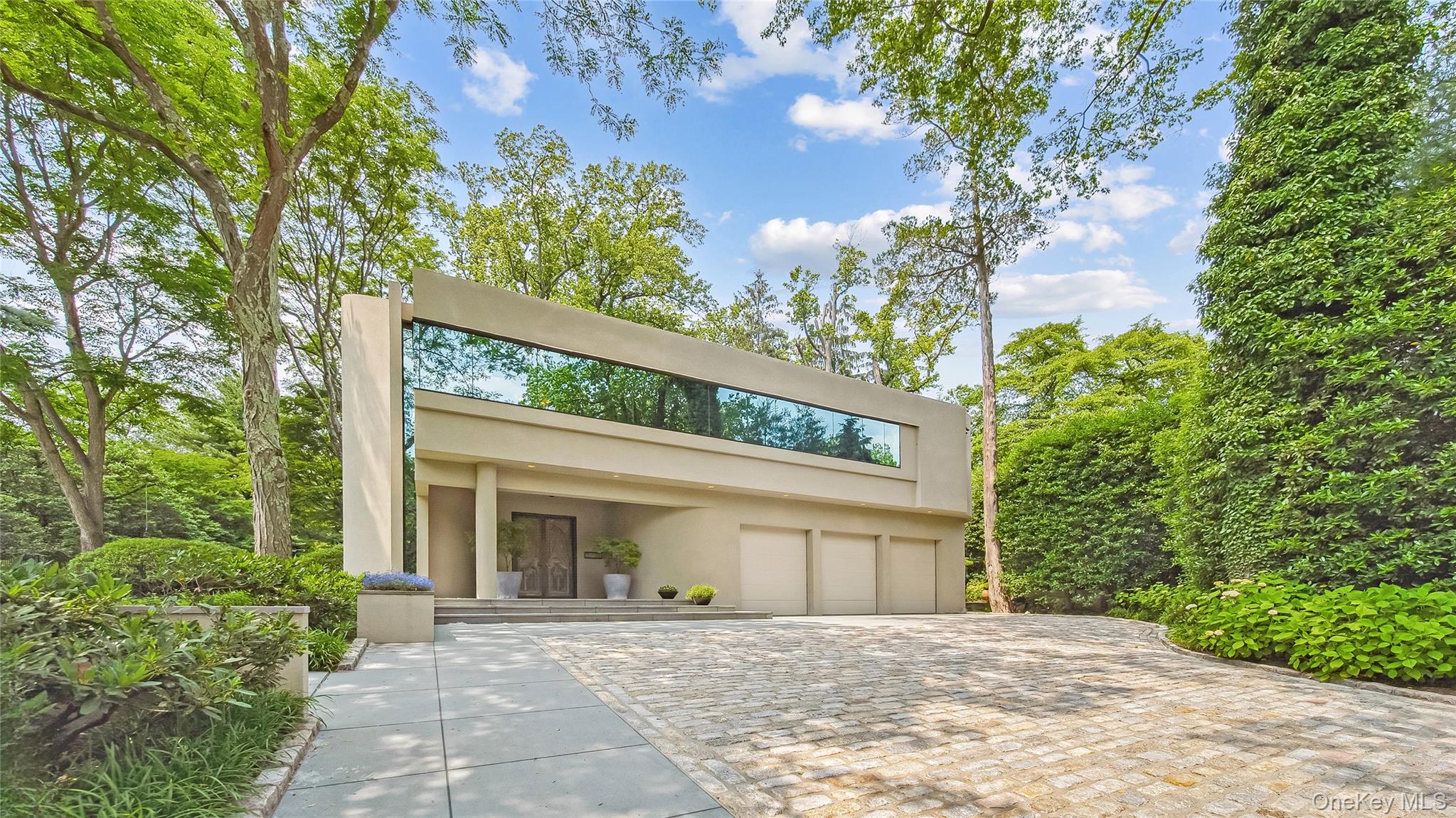 7 Folie Court Manhasset Manhasset, NY 11030
