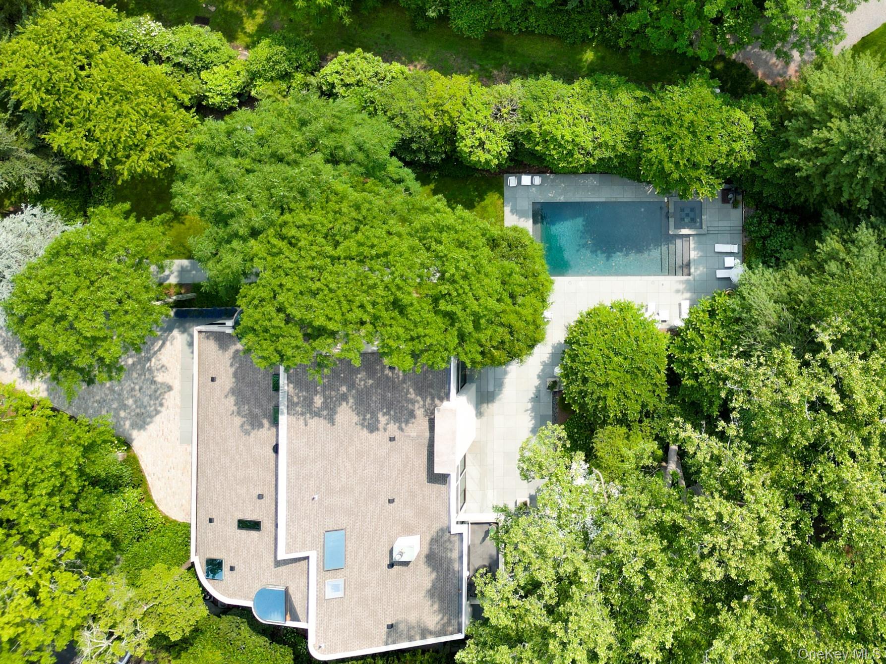 7 Folie Court Manhasset Manhasset, NY 11030