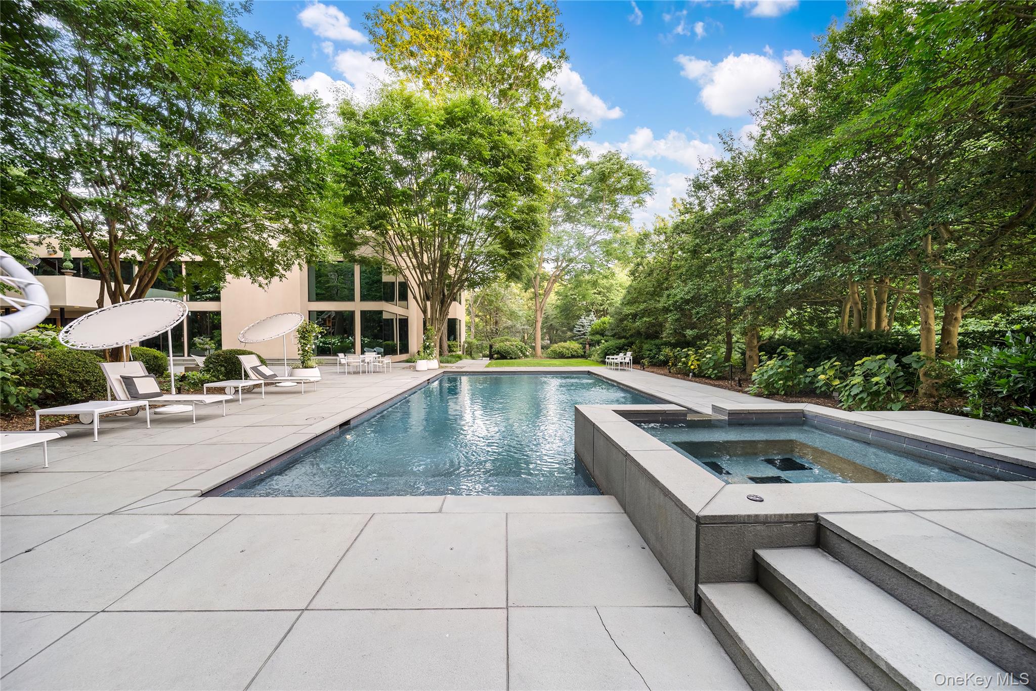 7 Folie Court Manhasset Manhasset, NY 11030