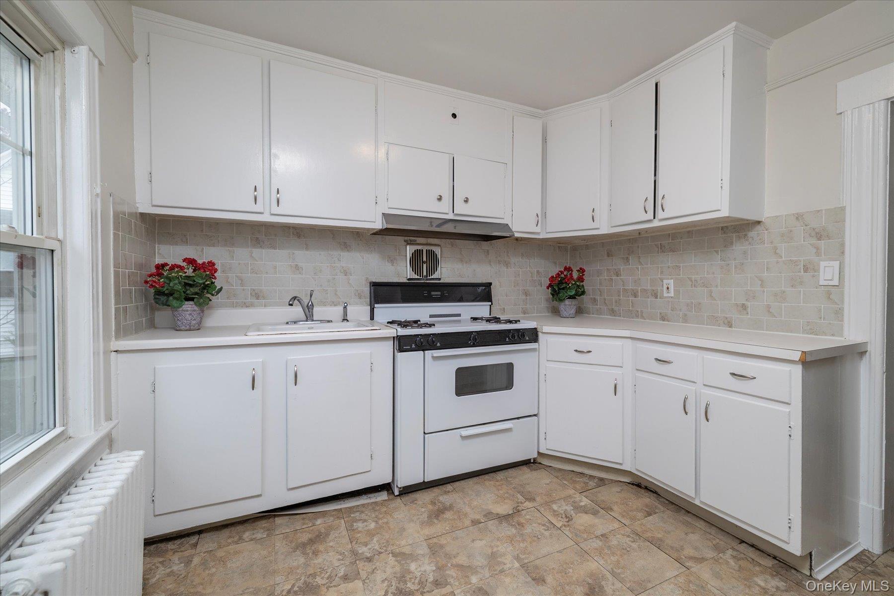 108 Earle Avenue Lynbrook Lynbrook, NY 11563