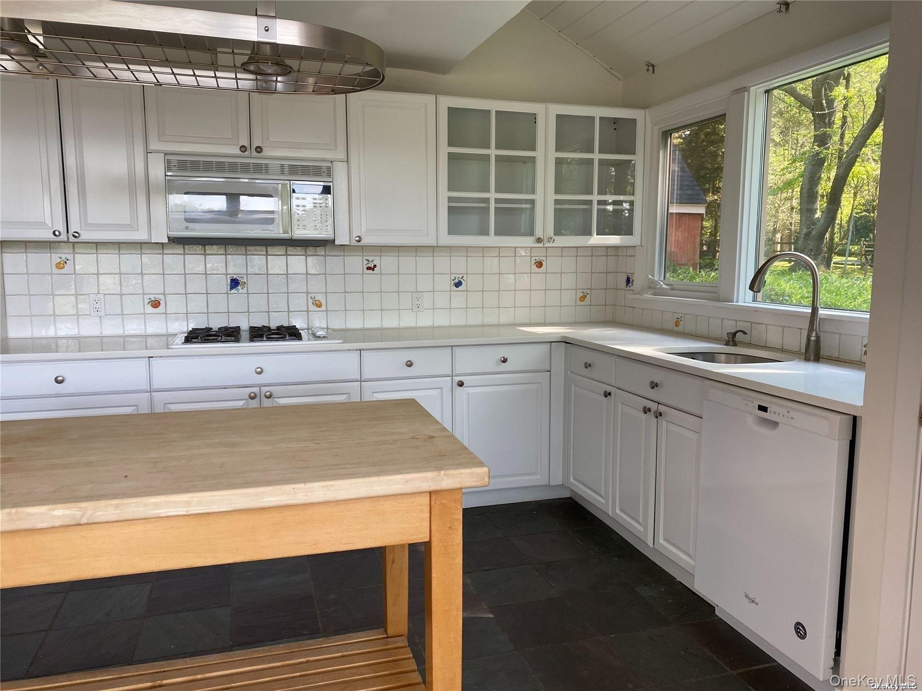 1 Pine Point Lloyd Harbor Lloyd Harbor, NY 11743