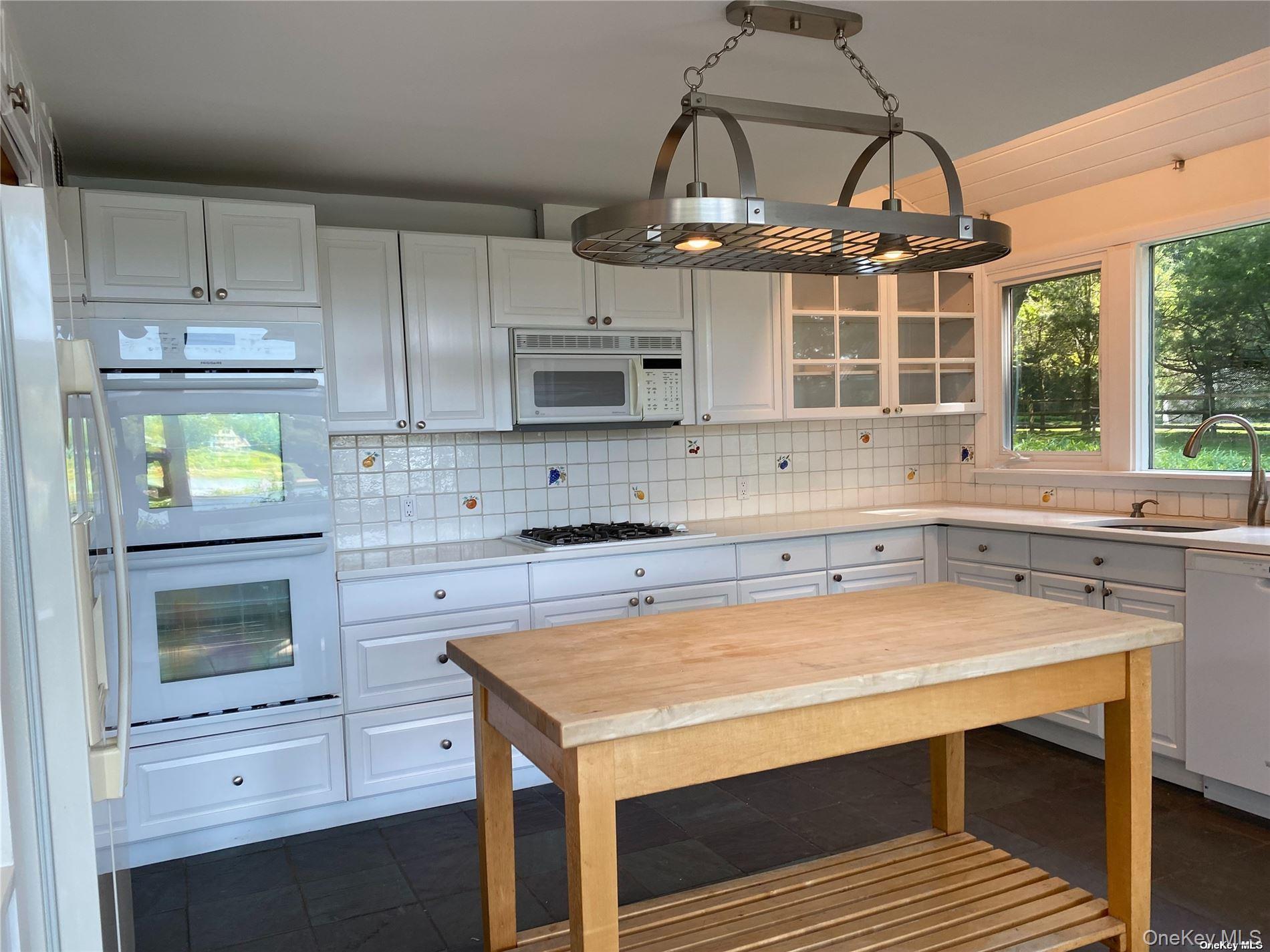 1 Pine Point Lloyd Harbor Lloyd Harbor, NY 11743