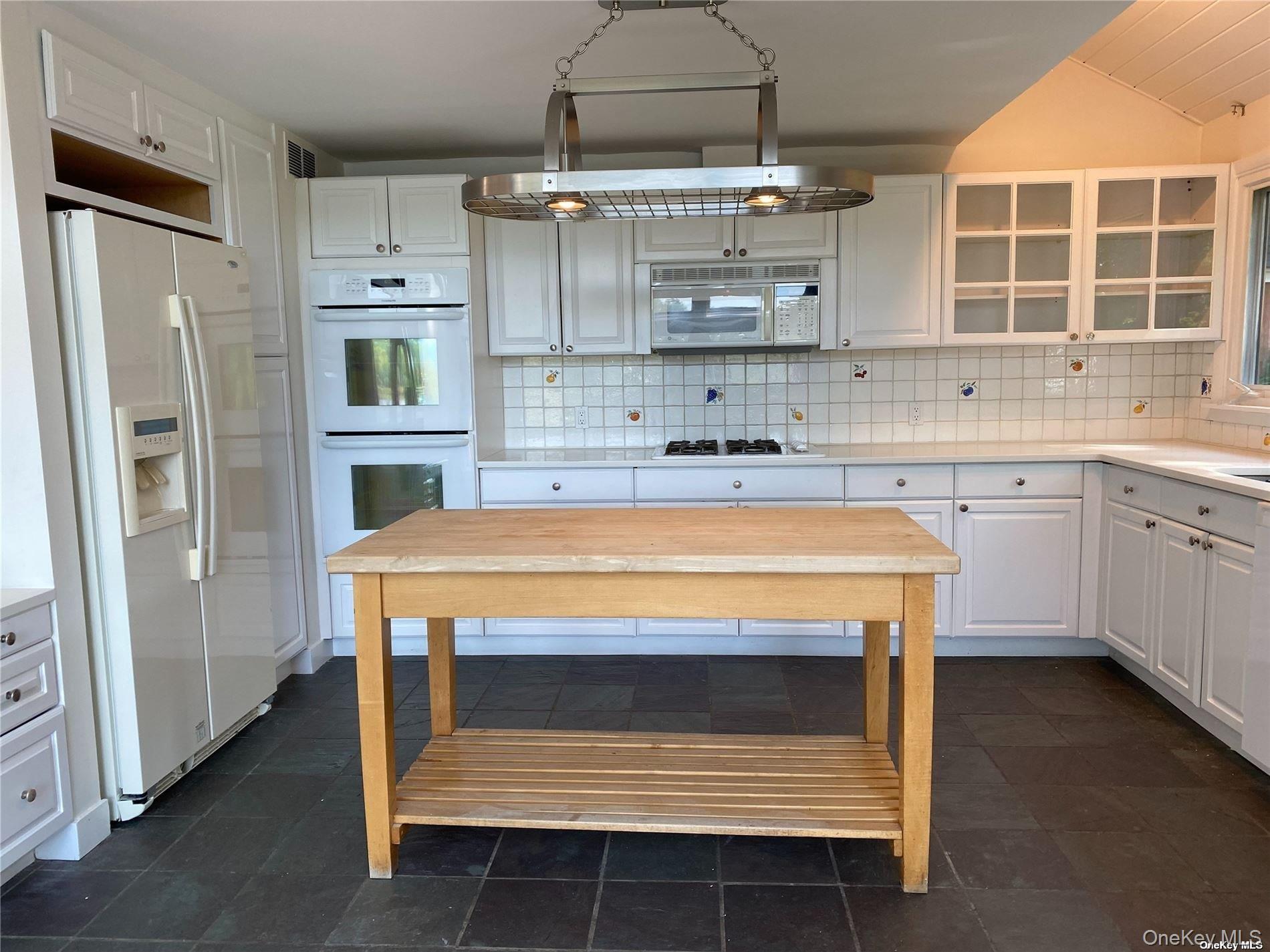 1 Pine Point Lloyd Harbor Lloyd Harbor, NY 11743