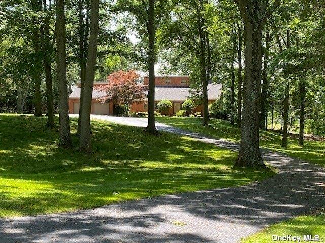 1 Pine Point Lloyd Harbor Lloyd Harbor, NY 11743