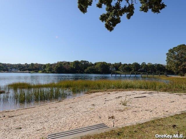 1 Pine Point Lloyd Harbor Lloyd Harbor, NY 11743