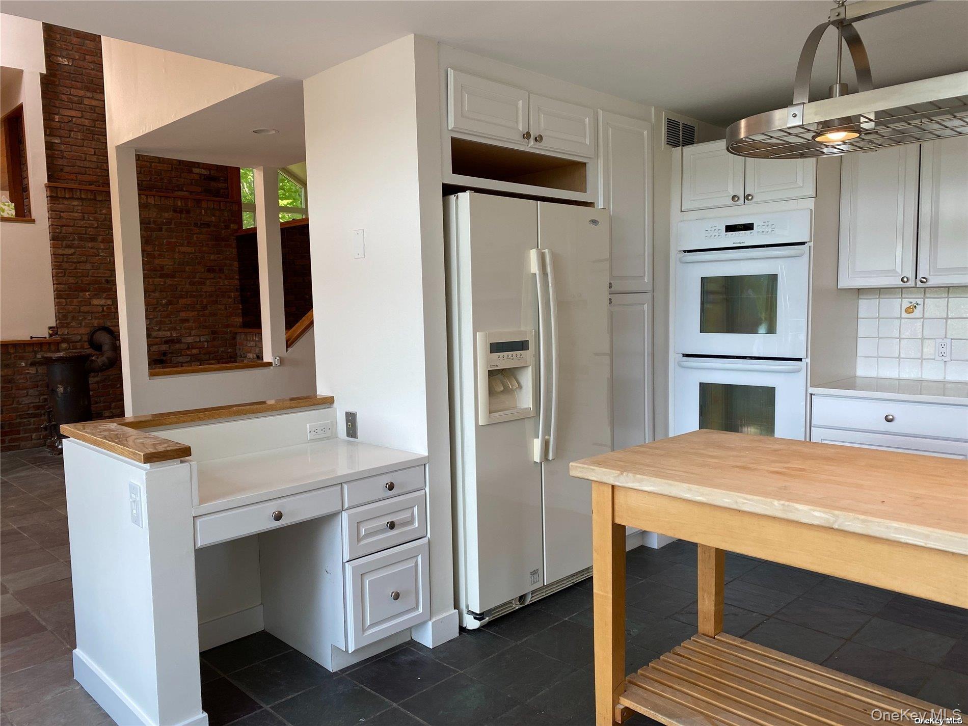 1 Pine Point Lloyd Harbor Lloyd Harbor, NY 11743