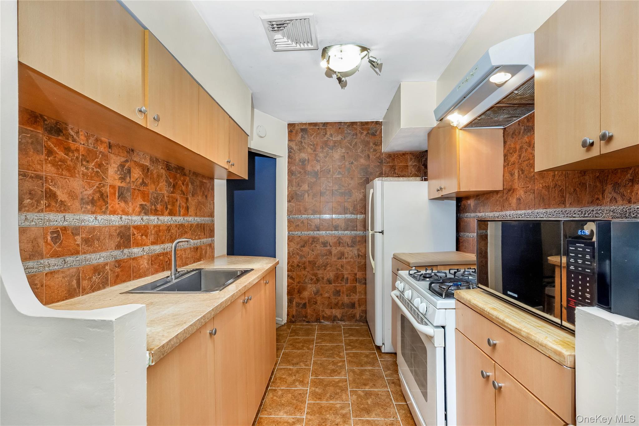 40-10 Forley Street Elmhurst Elmhurst, NY 11373