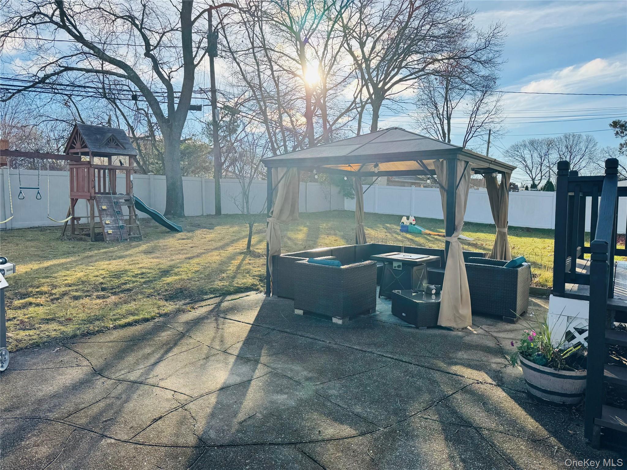 407 Tree Road South Setauket, NY 11720