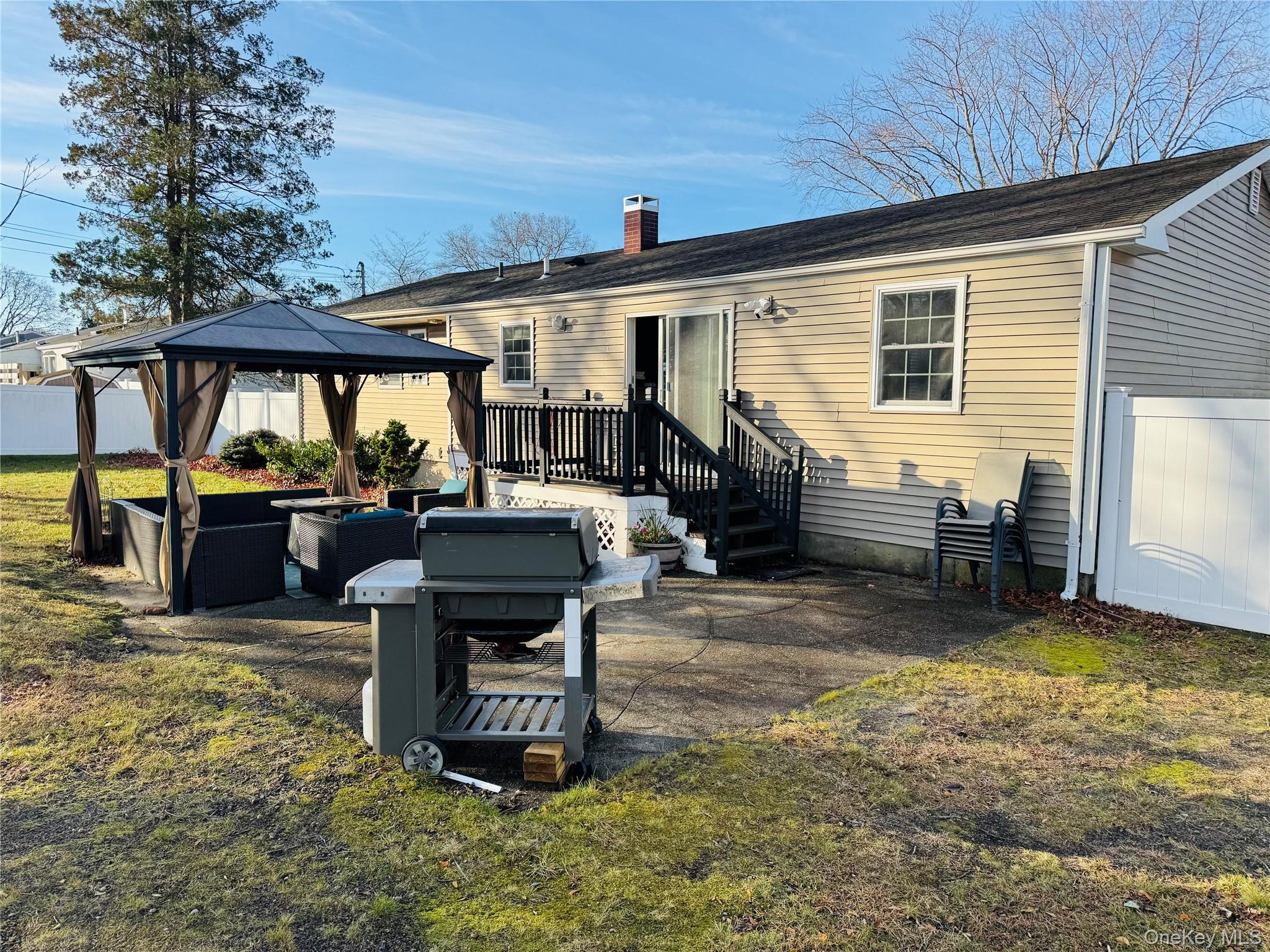 407 Tree Road South Setauket, NY 11720