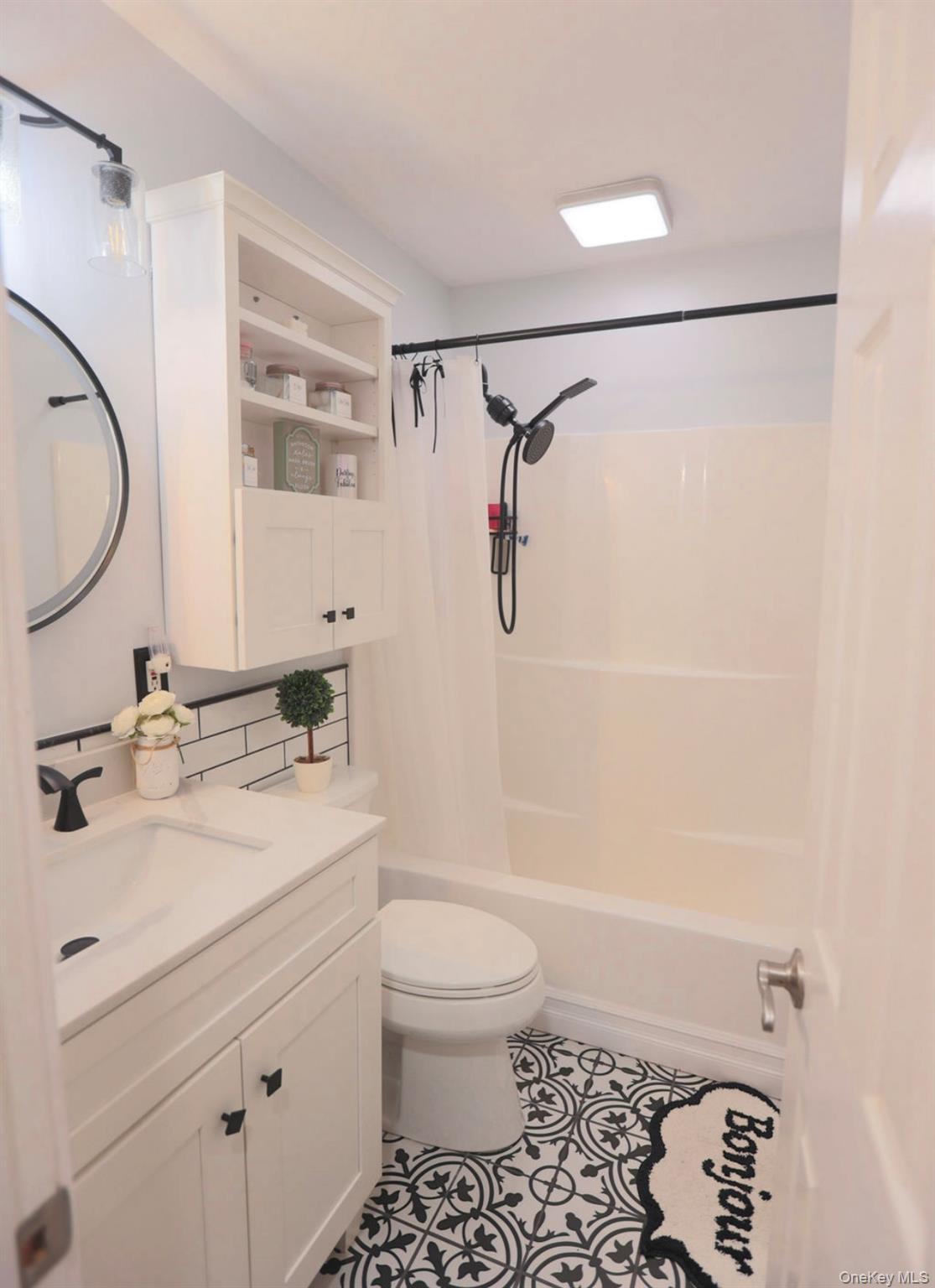 407 Tree Road South Setauket, NY 11720