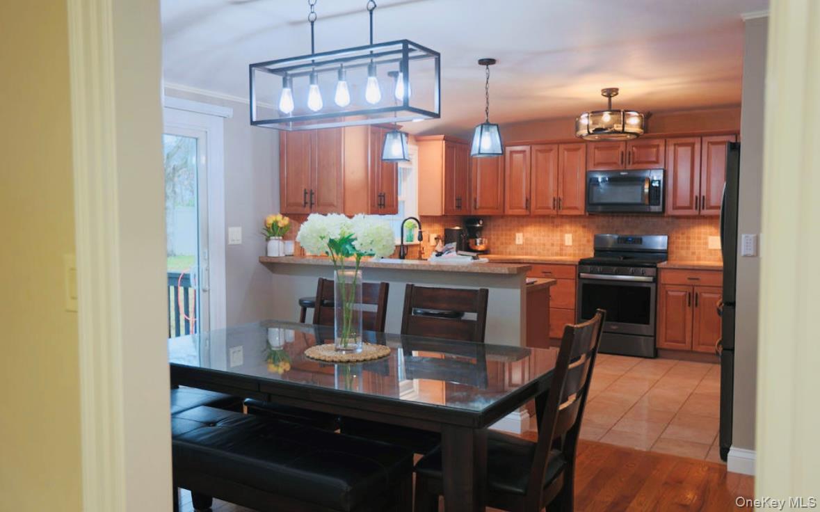 407 Tree Road South Setauket, NY 11720