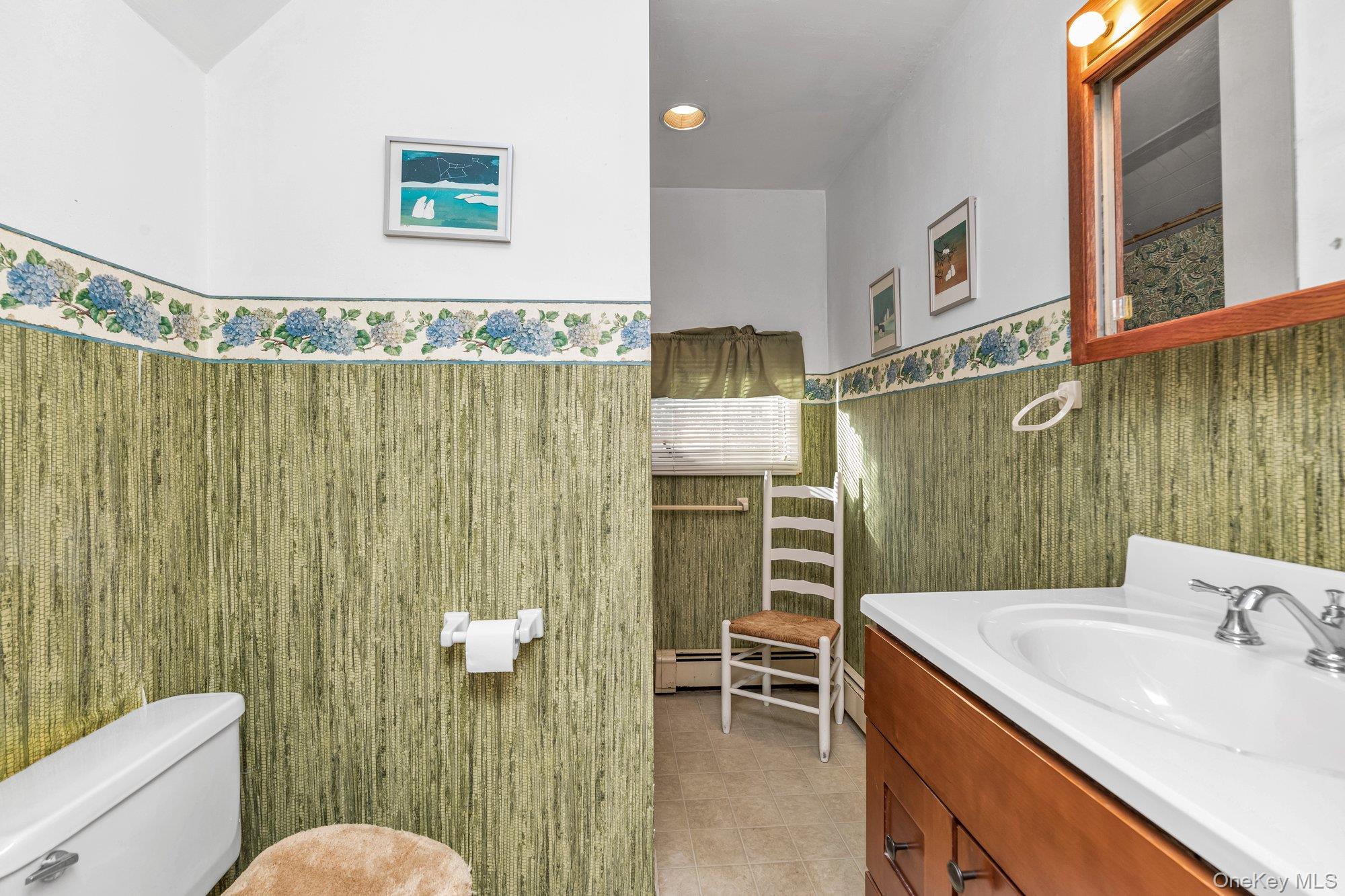 25 March Lane Westbury Westbury, NY 11590