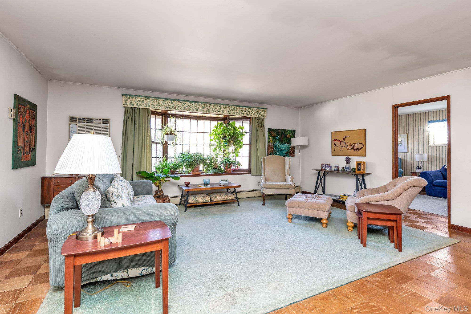 25 March Lane Westbury Westbury, NY 11590