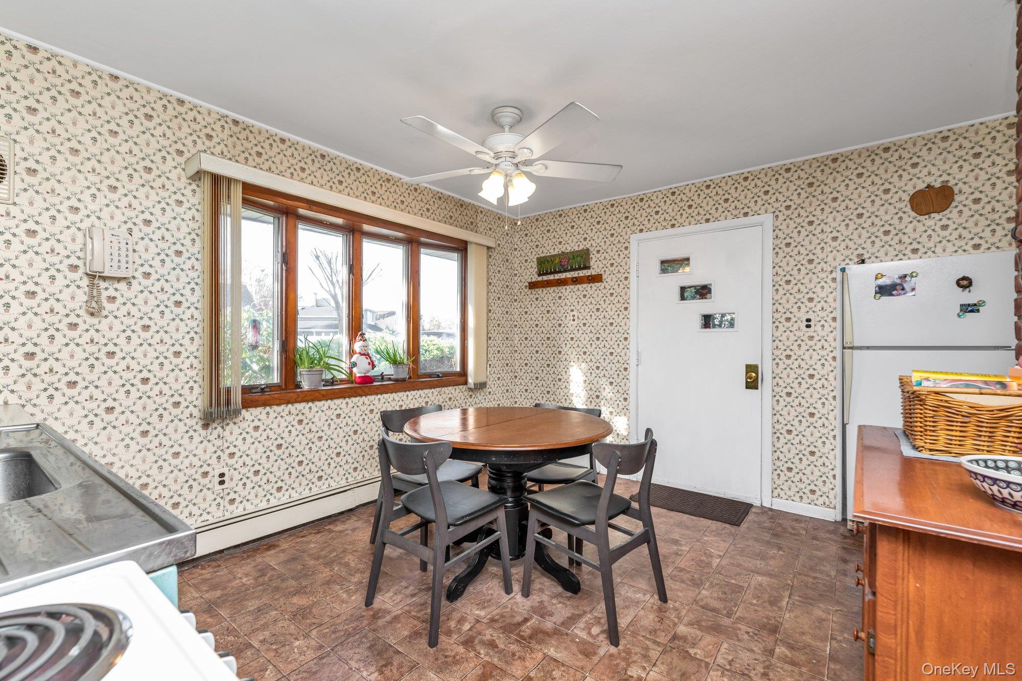 25 March Lane Westbury Westbury, NY 11590