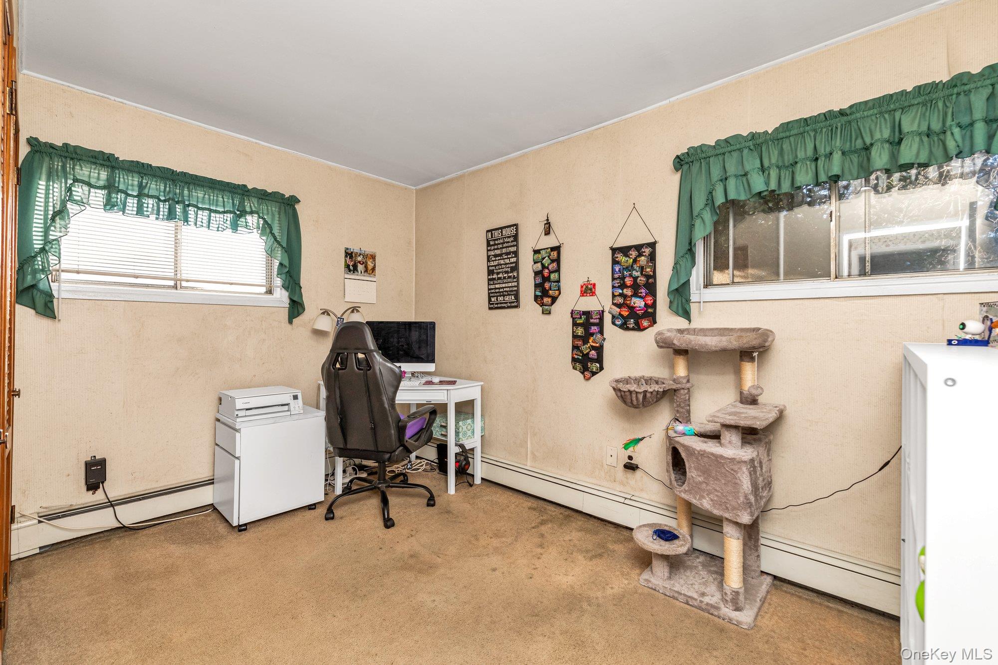 25 March Lane Westbury Westbury, NY 11590