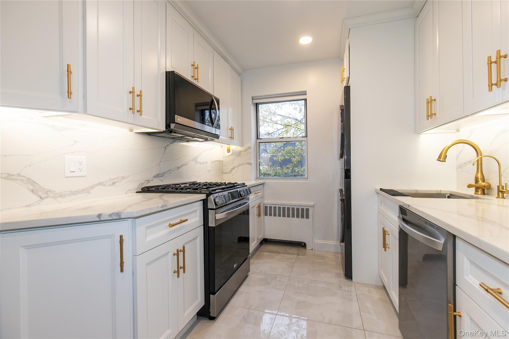 6-8 Wooleys Lane B-34 Great Neck Great Neck, NY 11023